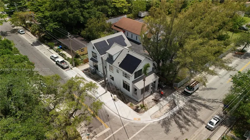 at 3604 Day Ave, Miami, FL 33133 Unit For Sale 4 Bedrooms 3 Bathrooms MLS# A11601745 Price $1,808,000 2170