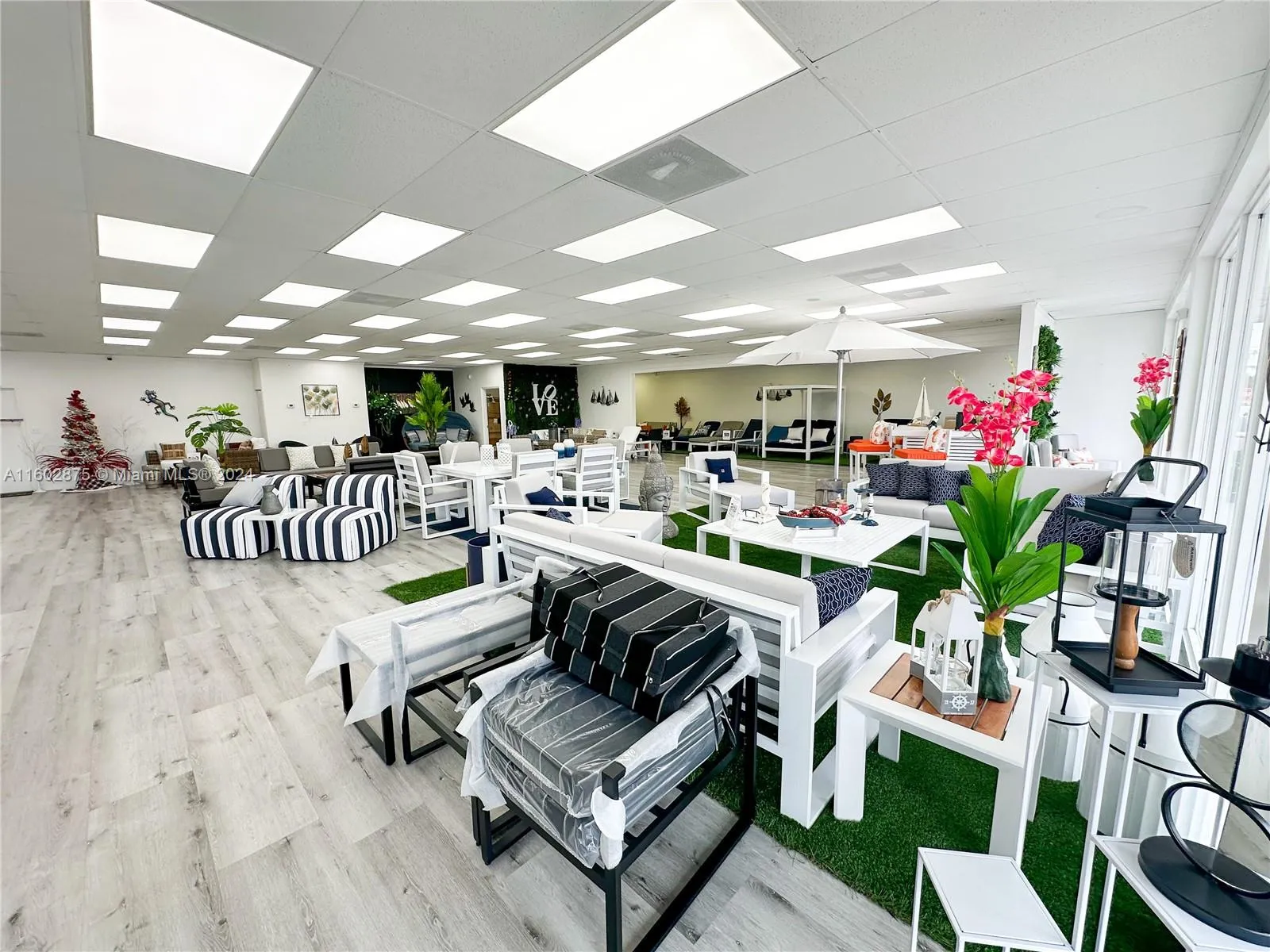 1724 Ne 163rd St, North Miami Beach, Florida 33162, North Miami Beach, Florida 33162, ,Commercial Lease,For Rent,1724 Ne 163rd St, North Miami Beach, Florida 33162,A11602875