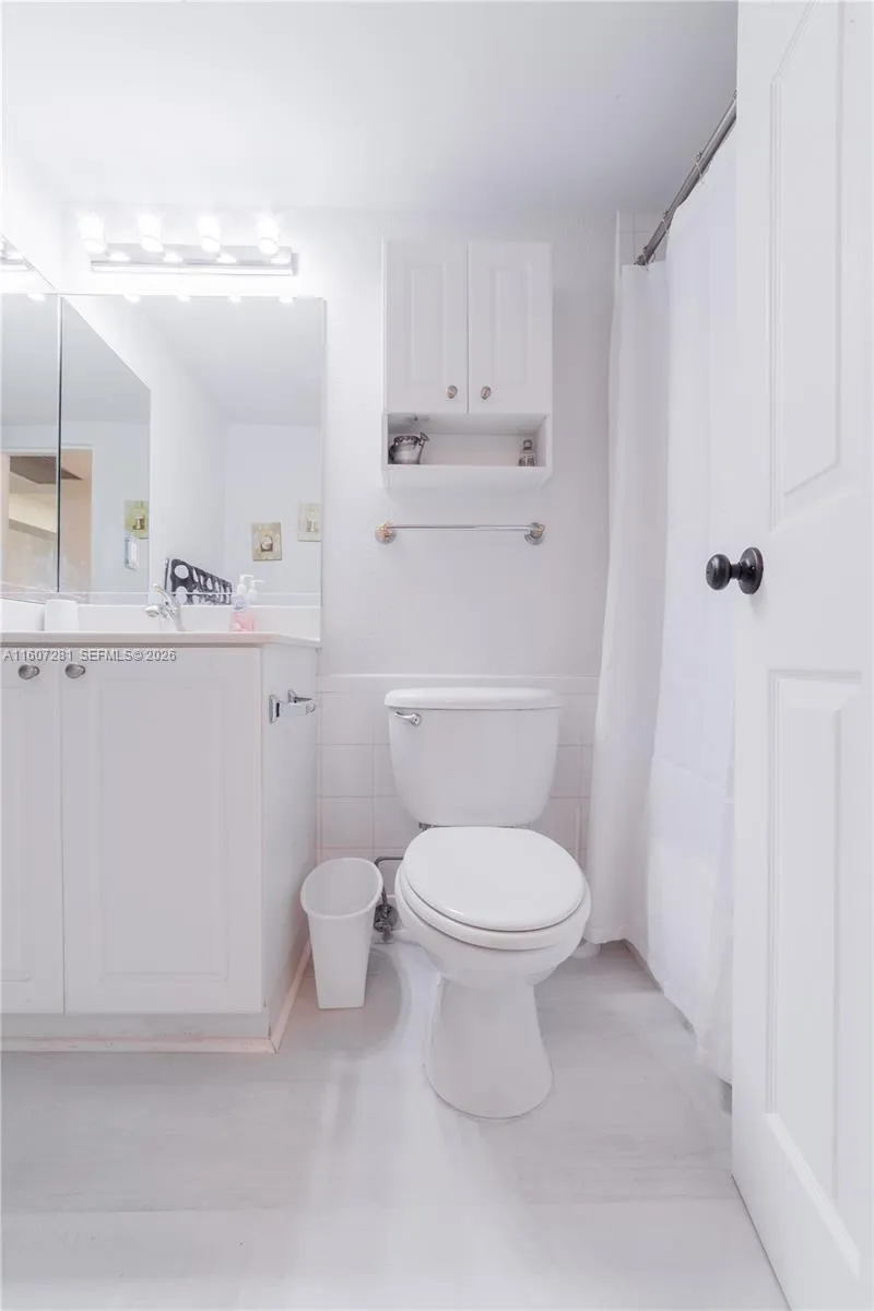 2501 S Ocean Dr 303, Hollywood, Florida 33019, Hollywood, Florida 33019, ,1 BathroomBathrooms,Residential Lease,For Rent,2501 S Ocean Dr 303, Hollywood, Florida 33019,A11607281