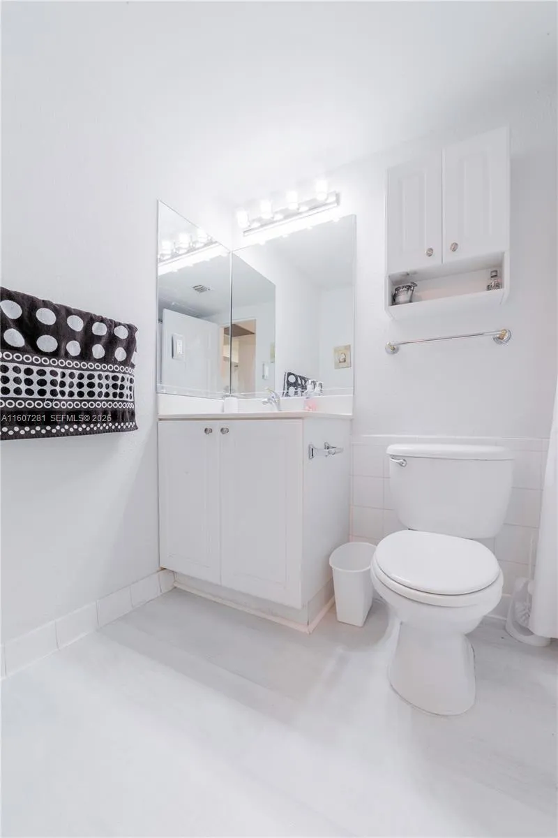 2501 S Ocean Dr 303, Hollywood, Florida 33019, Hollywood, Florida 33019, ,1 BathroomBathrooms,Residential Lease,For Rent,2501 S Ocean Dr 303, Hollywood, Florida 33019,A11607281