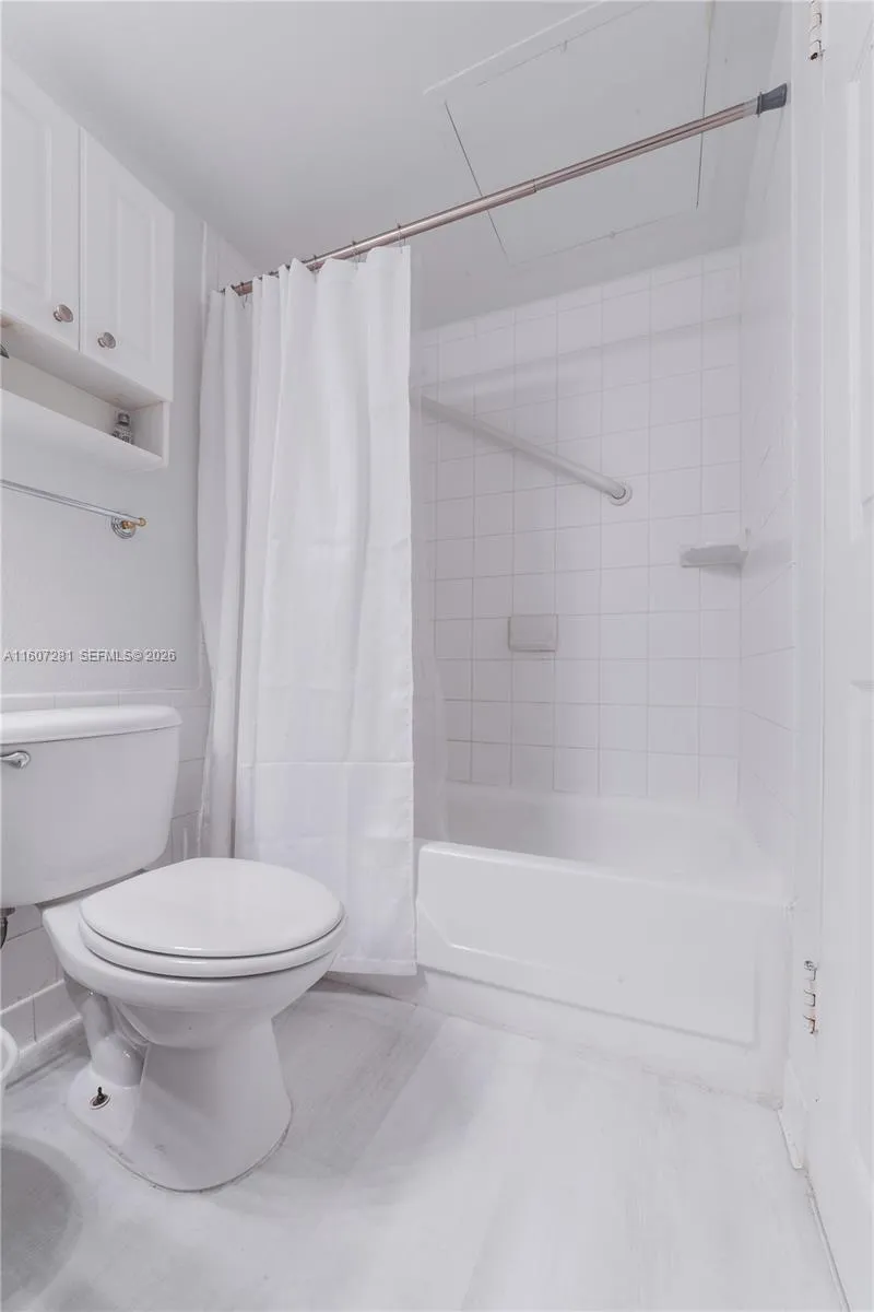 2501 S Ocean Dr 303, Hollywood, Florida 33019, Hollywood, Florida 33019, ,1 BathroomBathrooms,Residential Lease,For Rent,2501 S Ocean Dr 303, Hollywood, Florida 33019,A11607281