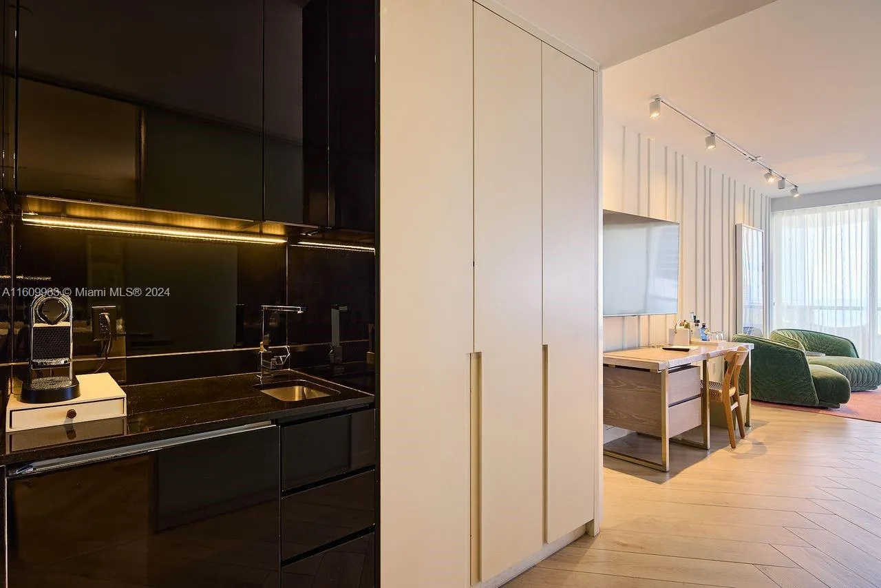 2201 Collins Ave 1718, Miami Beach, Florida 33139, Miami Beach, Florida 33139, ,1 BathroomBathrooms,Residential,For Sale,2201 Collins Ave 1718, Miami Beach, Florida 33139,A11609963