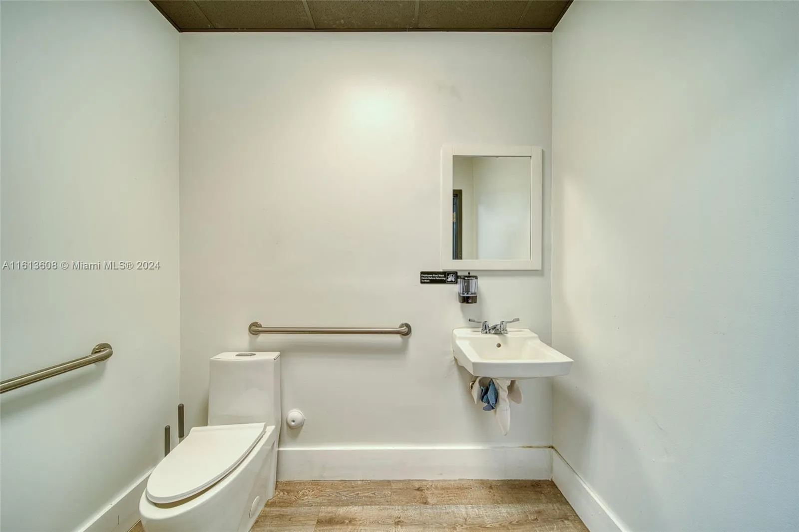 Top Of The Line Fish & Seafood Market With Dis, Miami, Florida 33186, ,Business Opportunity,For Sale,Top Of The Line Fish & Seafood Market With Dis,A11613608