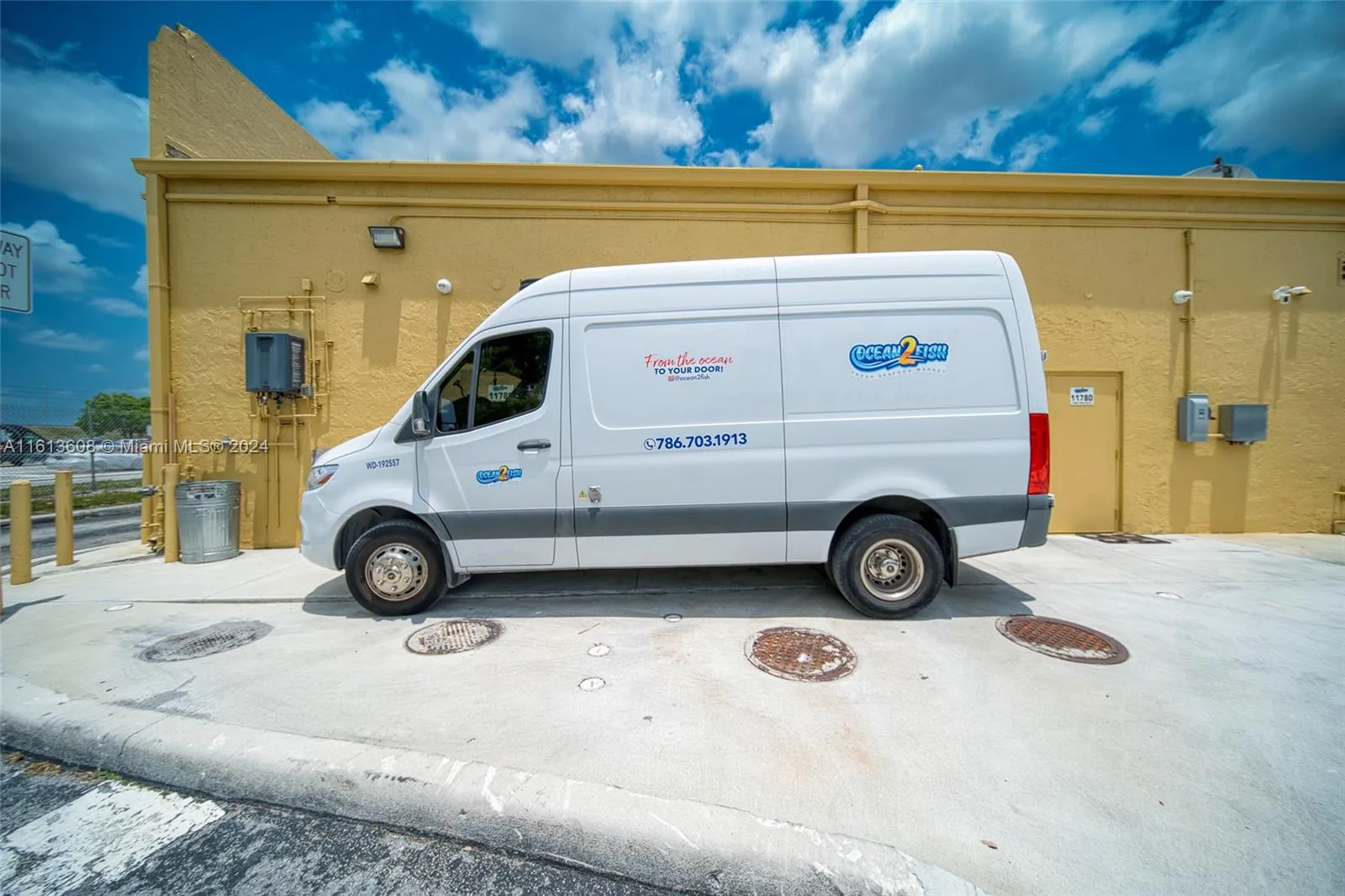 Top Of The Line Fish & Seafood Market With Dis, Miami, Florida 33186, ,Business Opportunity,For Sale,Top Of The Line Fish & Seafood Market With Dis,A11613608