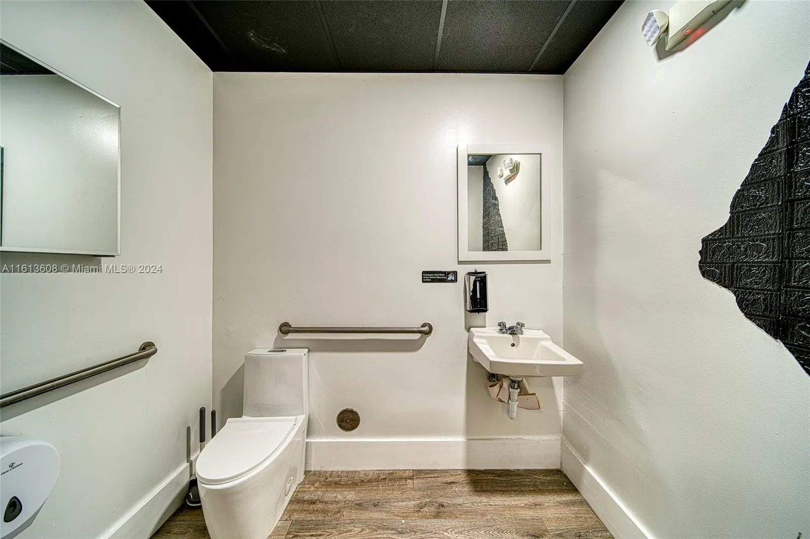 Top Of The Line Fish & Seafood Market With Dis, Miami, Florida 33186, ,Business Opportunity,For Sale,Top Of The Line Fish & Seafood Market With Dis,A11613608