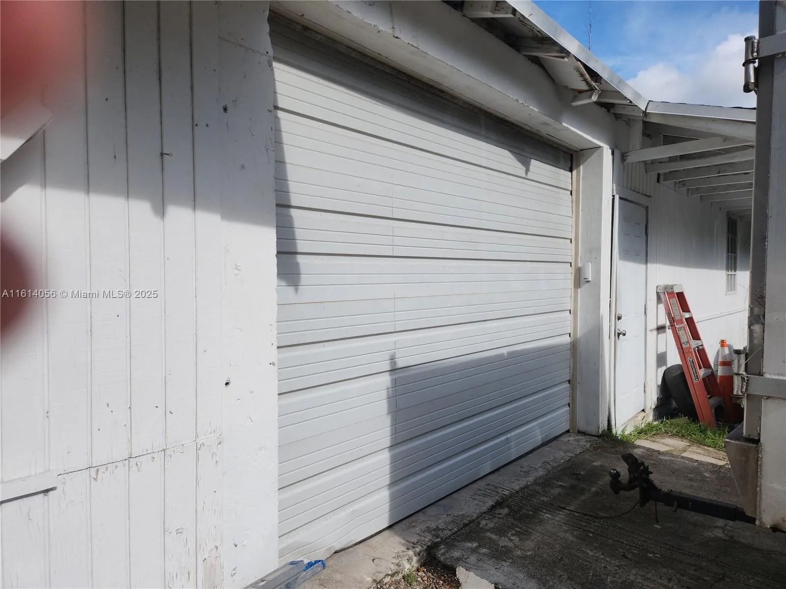 DOUBLE DOOR ENTRANCE