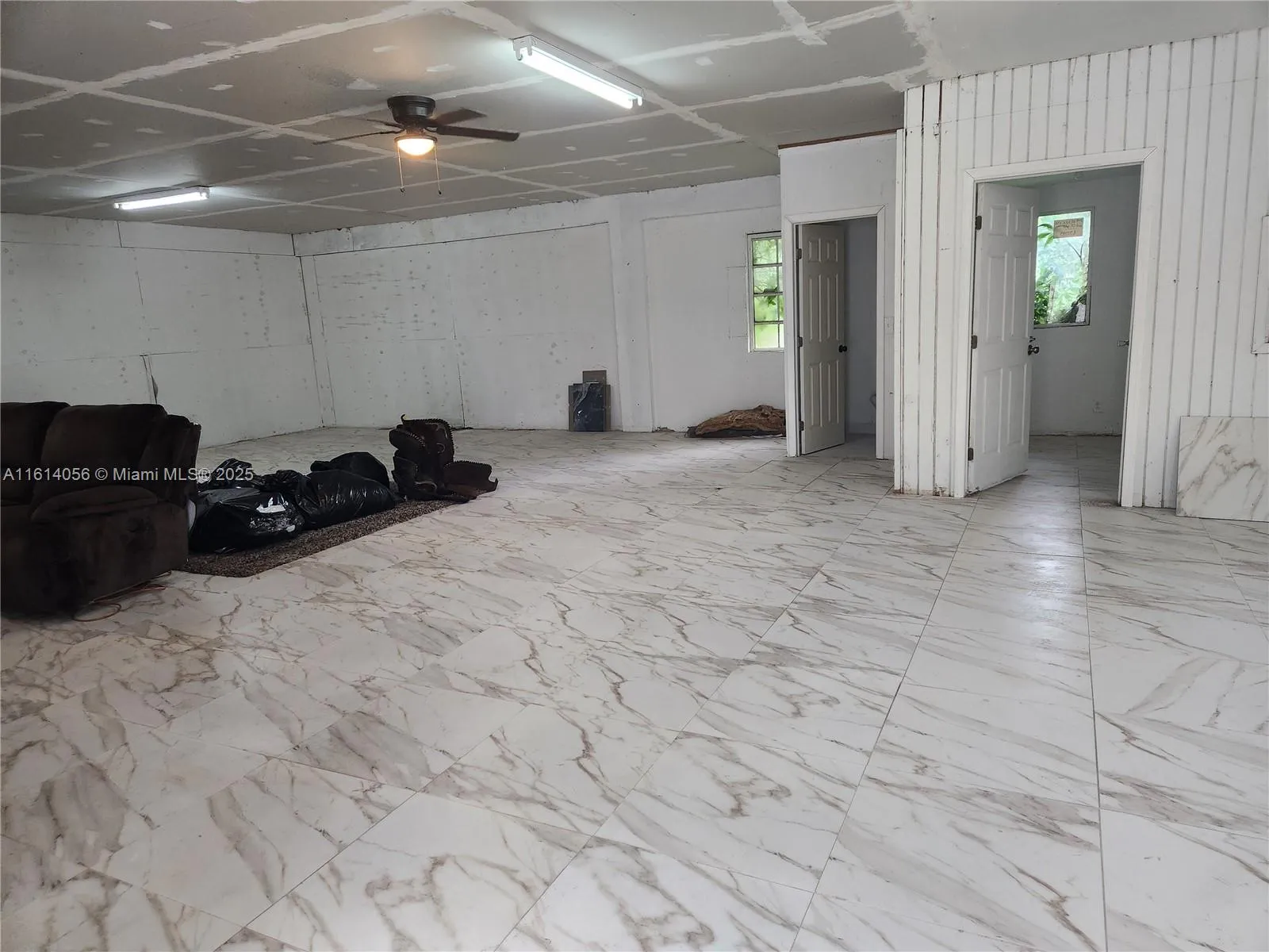 DRYWALLED CEILING CLEAN