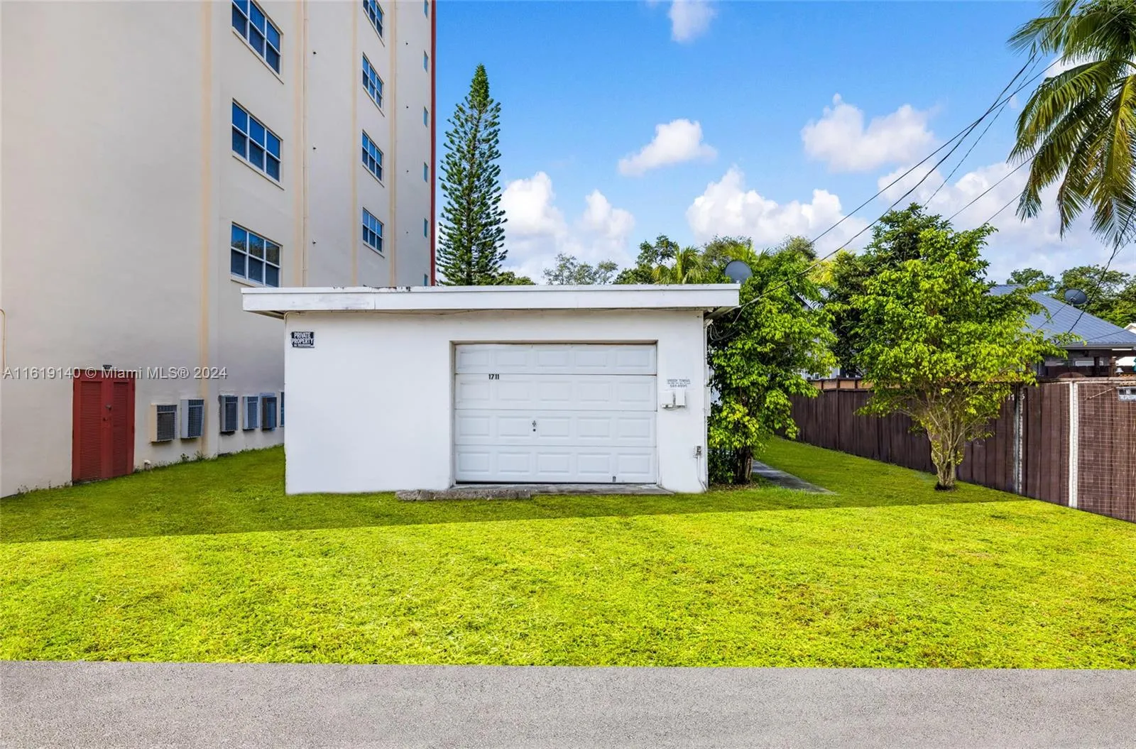 1711 Buchanan St, Hollywood, Florida 33020, Hollywood, Florida 33020, ,Residential Income,For Sale,1711 Buchanan St, Hollywood, Florida 33020,A11619140