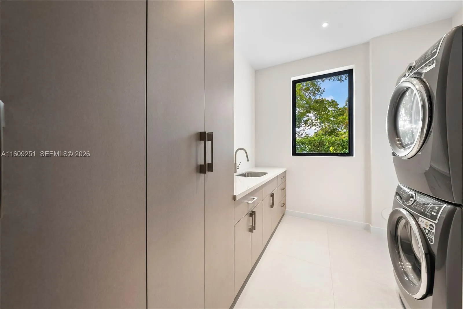 6675 Sw 96th St, Pinecrest, Florida 33156, Pinecrest, Florida 33156, 7 Bedrooms Bedrooms, 16 Rooms Rooms,8 BathroomsBathrooms,Residential,For Sale,6675 Sw 96th St, Pinecrest, Florida 33156,A11609251