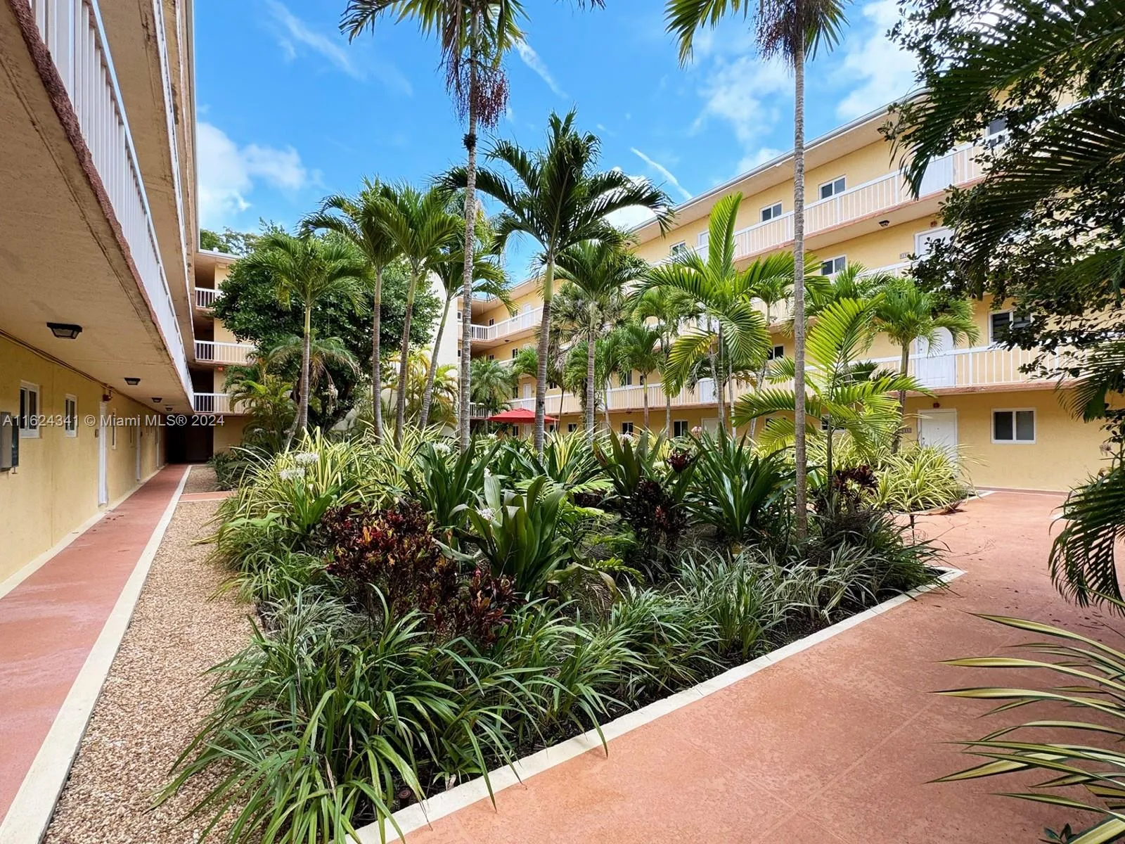 8101 Camino Real C320, Miami, Florida 33143, Miami, Florida 33143, 1 Bedroom Bedrooms, ,1 BathroomBathrooms,Residential Lease,For Rent,8101 Camino Real C320, Miami, Florida 33143,A11624341