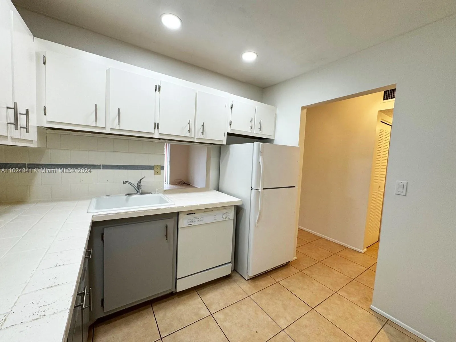 8101 Camino Real C320, Miami, Florida 33143, Miami, Florida 33143, 1 Bedroom Bedrooms, ,1 BathroomBathrooms,Residential Lease,For Rent,8101 Camino Real C320, Miami, Florida 33143,A11624341