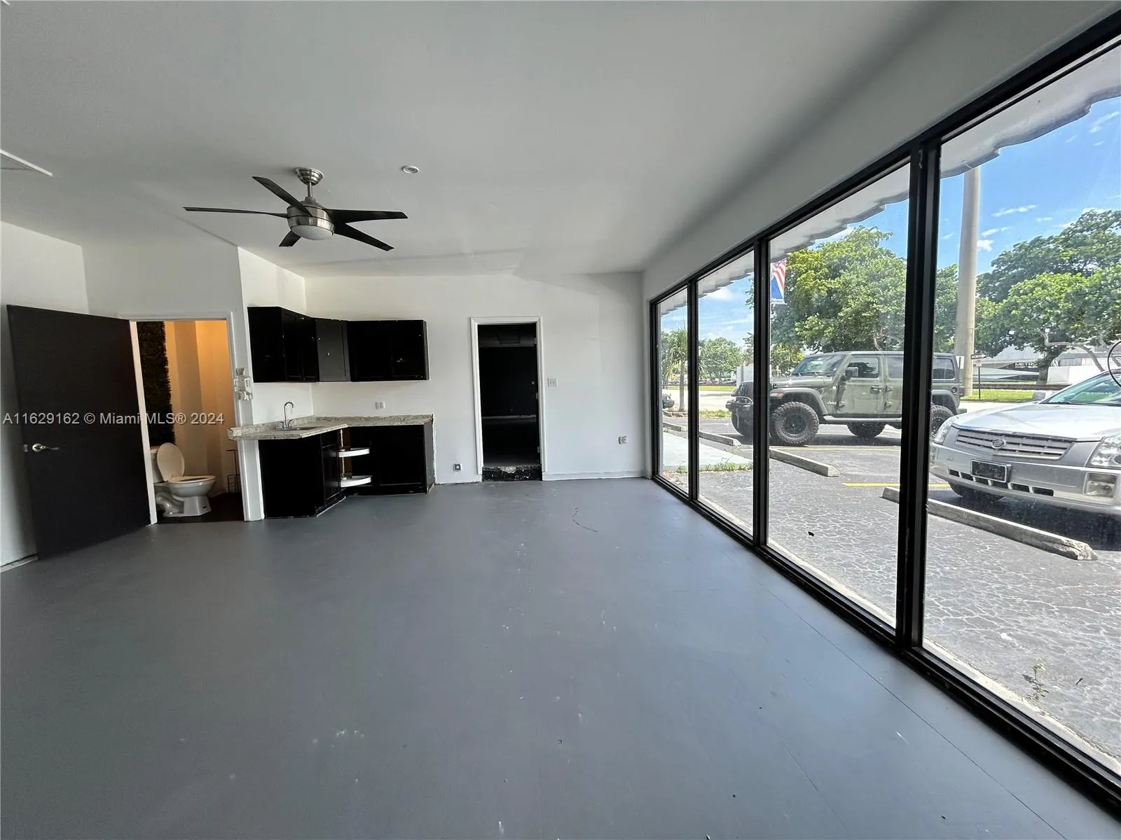 1100 S Dixie Hwy, Hollywood, Florida 33020, Hollywood, Florida 33020, ,Commercial Lease,For Rent,1100 S Dixie Hwy, Hollywood, Florida 33020,A11629162