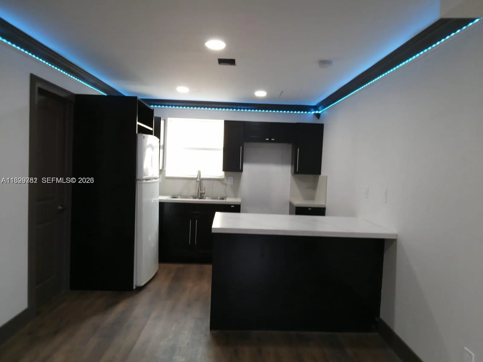 COLOR LIGHTS CAN BE REMOVED