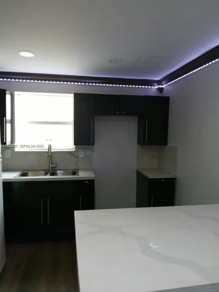 COLOR LIGHTS CAN BE REMOVED