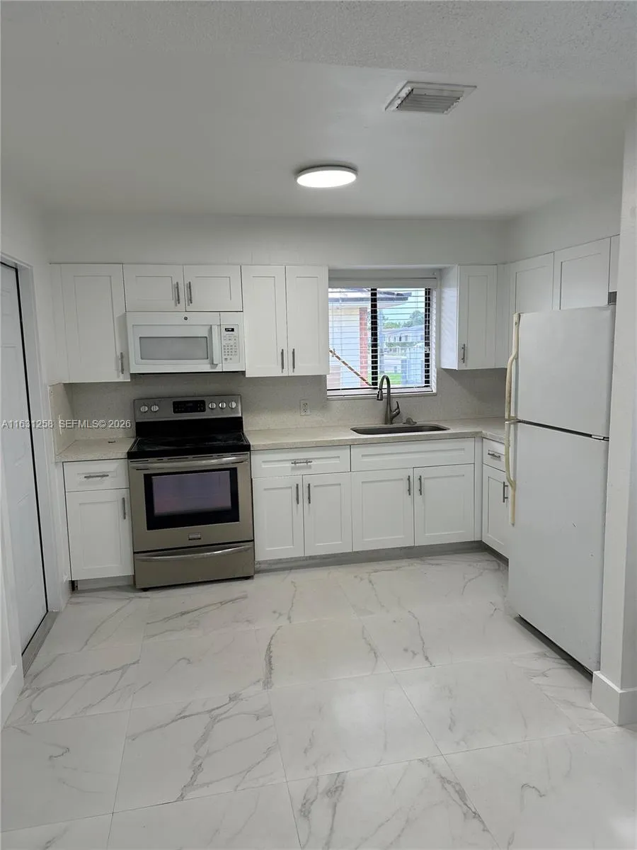 324 E 34th St, Hialeah, Florida 33013, Hialeah, Florida 33013, ,Residential Income,For Sale,324 E 34th St, Hialeah, Florida 33013,A11631258