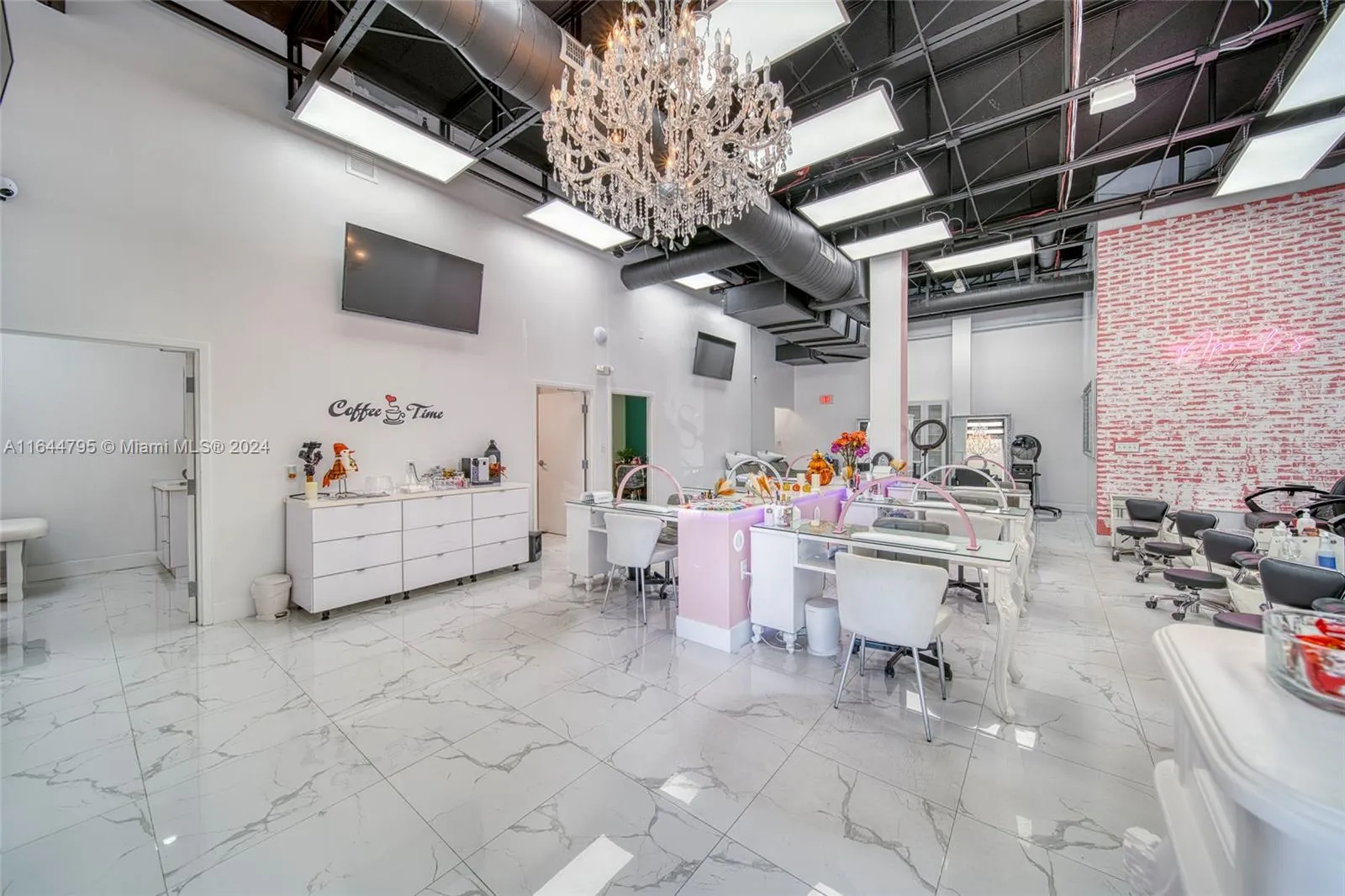 Full-service Beauty Salon For Sale In Pinecrest, M, Miami, Florida 33156, ,Business Opportunity,For Sale,Full-service Beauty Salon For Sale In Pinecrest, M,A11644795