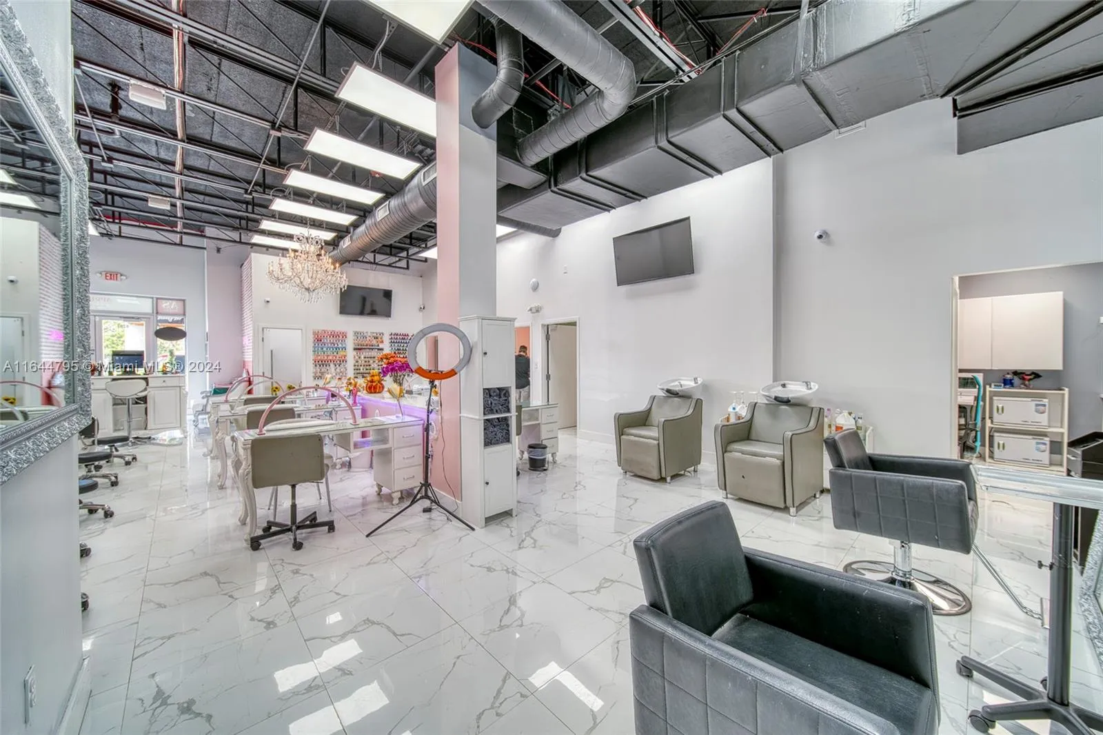 Full-service Beauty Salon For Sale In Pinecrest, M, Miami, Florida 33156, ,Business Opportunity,For Sale,Full-service Beauty Salon For Sale In Pinecrest, M,A11644795