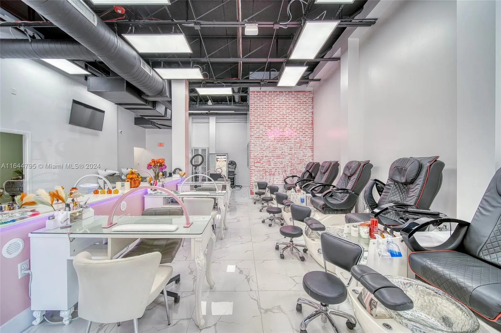 Full-service Beauty Salon For Sale In Pinecrest, M, Miami, Florida 33156, ,Business Opportunity,For Sale,Full-service Beauty Salon For Sale In Pinecrest, M,A11644795