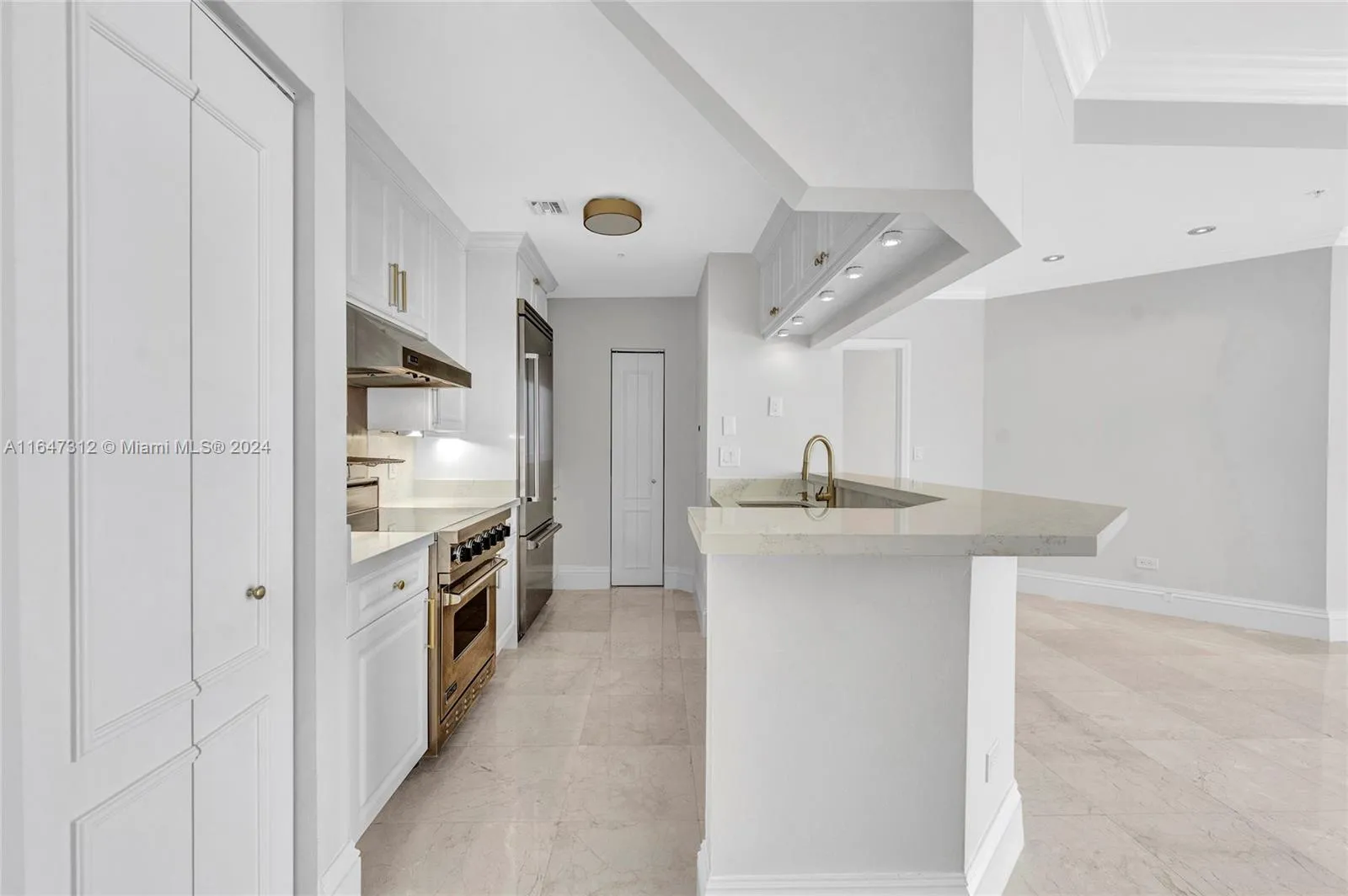 848 Brickell Key Dr 4003, Miami, Florida 33131, Miami, Florida 33131, 1 Bedroom Bedrooms, ,1 BathroomBathrooms,Residential,For Sale,848 Brickell Key Dr 4003, Miami, Florida 33131,A11647312