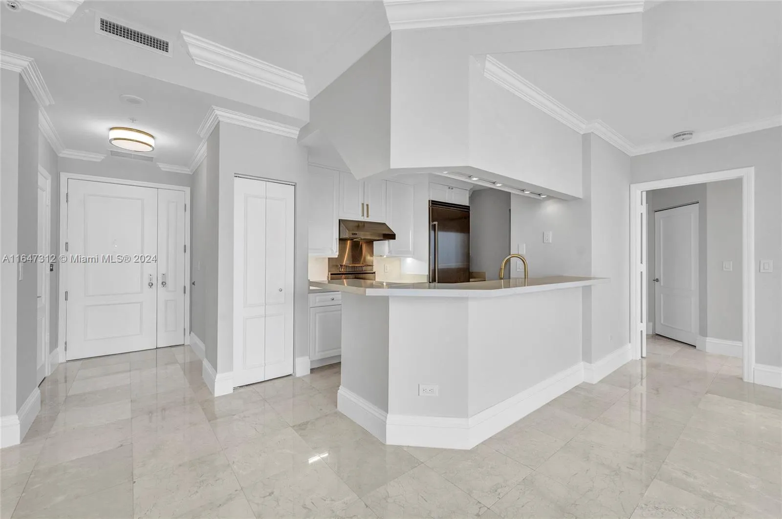 848 Brickell Key Dr 4003, Miami, Florida 33131, Miami, Florida 33131, 1 Bedroom Bedrooms, ,1 BathroomBathrooms,Residential,For Sale,848 Brickell Key Dr 4003, Miami, Florida 33131,A11647312