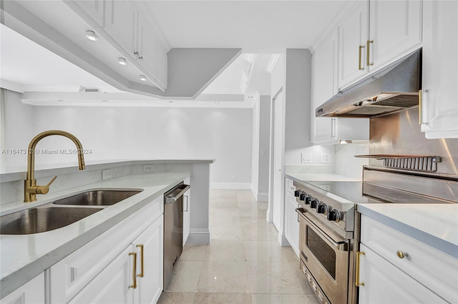 848 Brickell Key Dr 4003, Miami, Florida 33131, Miami, Florida 33131, 1 Bedroom Bedrooms, ,1 BathroomBathrooms,Residential,For Sale,848 Brickell Key Dr 4003, Miami, Florida 33131,A11647312