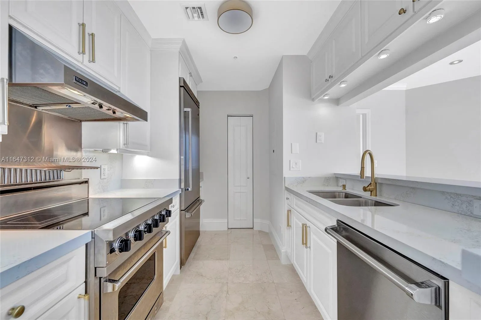 848 Brickell Key Dr 4003, Miami, Florida 33131, Miami, Florida 33131, 1 Bedroom Bedrooms, ,1 BathroomBathrooms,Residential,For Sale,848 Brickell Key Dr 4003, Miami, Florida 33131,A11647312