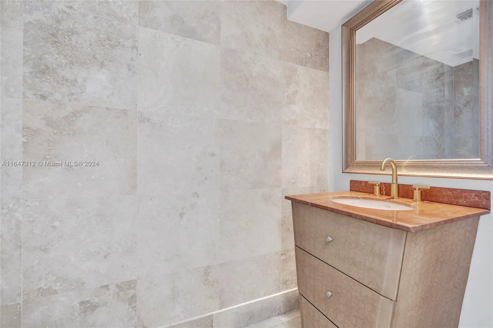 848 Brickell Key Dr 4003, Miami, Florida 33131, Miami, Florida 33131, 1 Bedroom Bedrooms, ,1 BathroomBathrooms,Residential,For Sale,848 Brickell Key Dr 4003, Miami, Florida 33131,A11647312