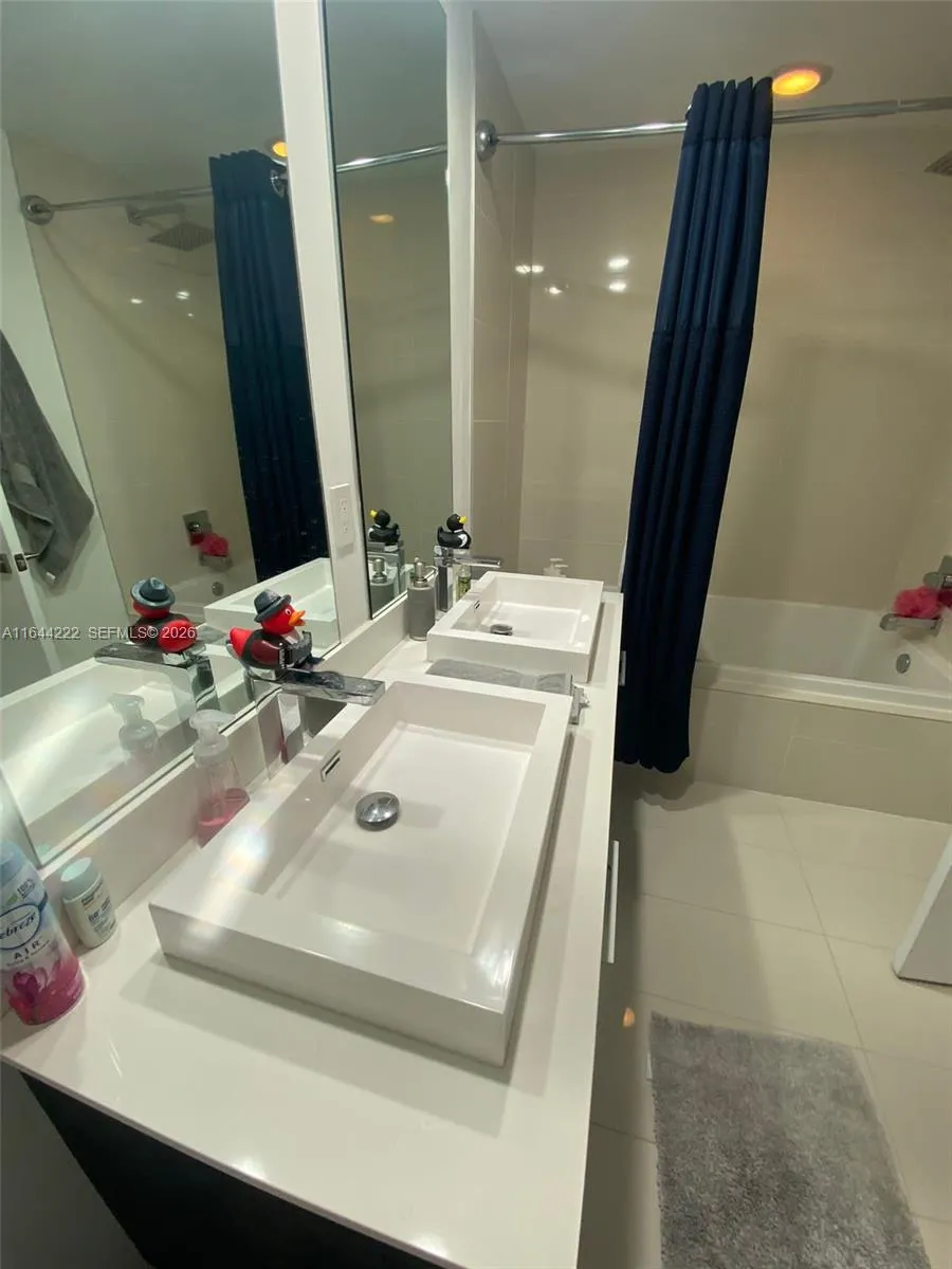 45 Sw 9th St 1005, Miami, Florida 33130, Miami, Florida 33130, 1 Bedroom Bedrooms, ,2 BathroomsBathrooms,Residential,For Sale,45 Sw 9th St 1005, Miami, Florida 33130,A11644222