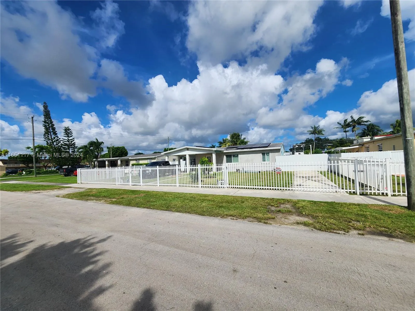 1025 Ne 13th Ave, Homestead, Florida 33033, Homestead, Florida 33033, 4 Bedrooms Bedrooms, ,2 BathroomsBathrooms,Residential,For Sale,1025 Ne 13th Ave, Homestead, Florida 33033,A11651117