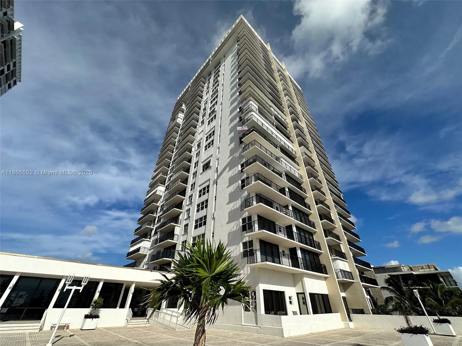2201 S Ocean Dr 904, Hollywood, Florida 33019, Hollywood, Florida 33019, 2 Bedrooms Bedrooms, ,2 BathroomsBathrooms,Residential,For Sale,2201 S Ocean Dr 904, Hollywood, Florida 33019,A11666692