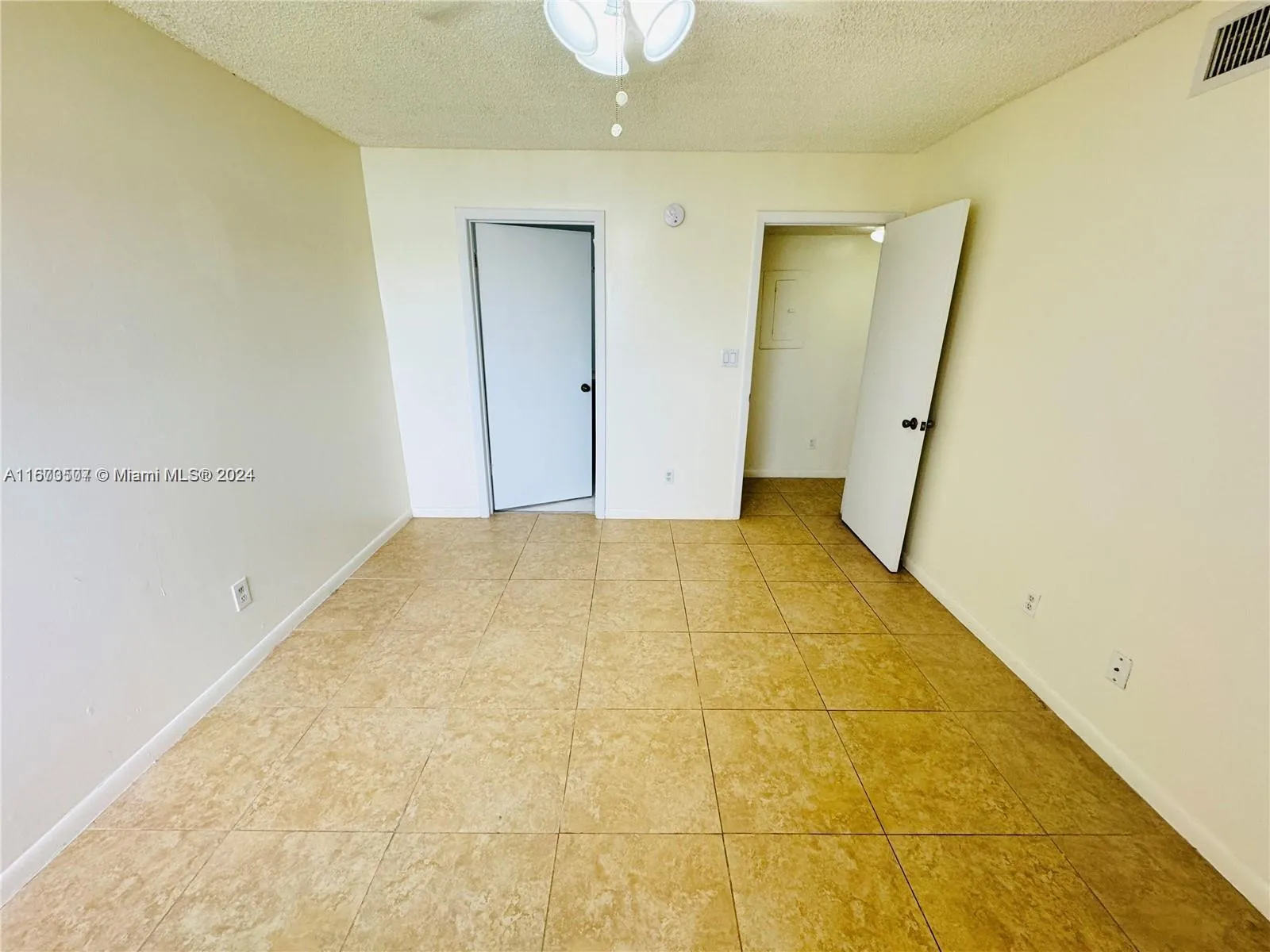 3473 Nw 44th St 103, Oakland Park, Florida 33309, Oakland Park, Florida 33309, 1 Bedroom Bedrooms, ,1 BathroomBathrooms,Residential,For Sale,3473 Nw 44th St 103, Oakland Park, Florida 33309,A11673507