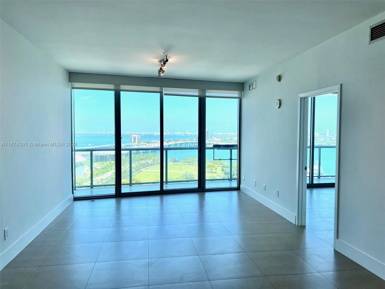 888 Biscayne Blvd 1811, Miami, Florida 33132, Miami, Florida 33132, 1 Bedroom Bedrooms, ,1 BathroomBathrooms,Residential,For Sale,888 Biscayne Blvd 1811, Miami, Florida 33132,A11674391