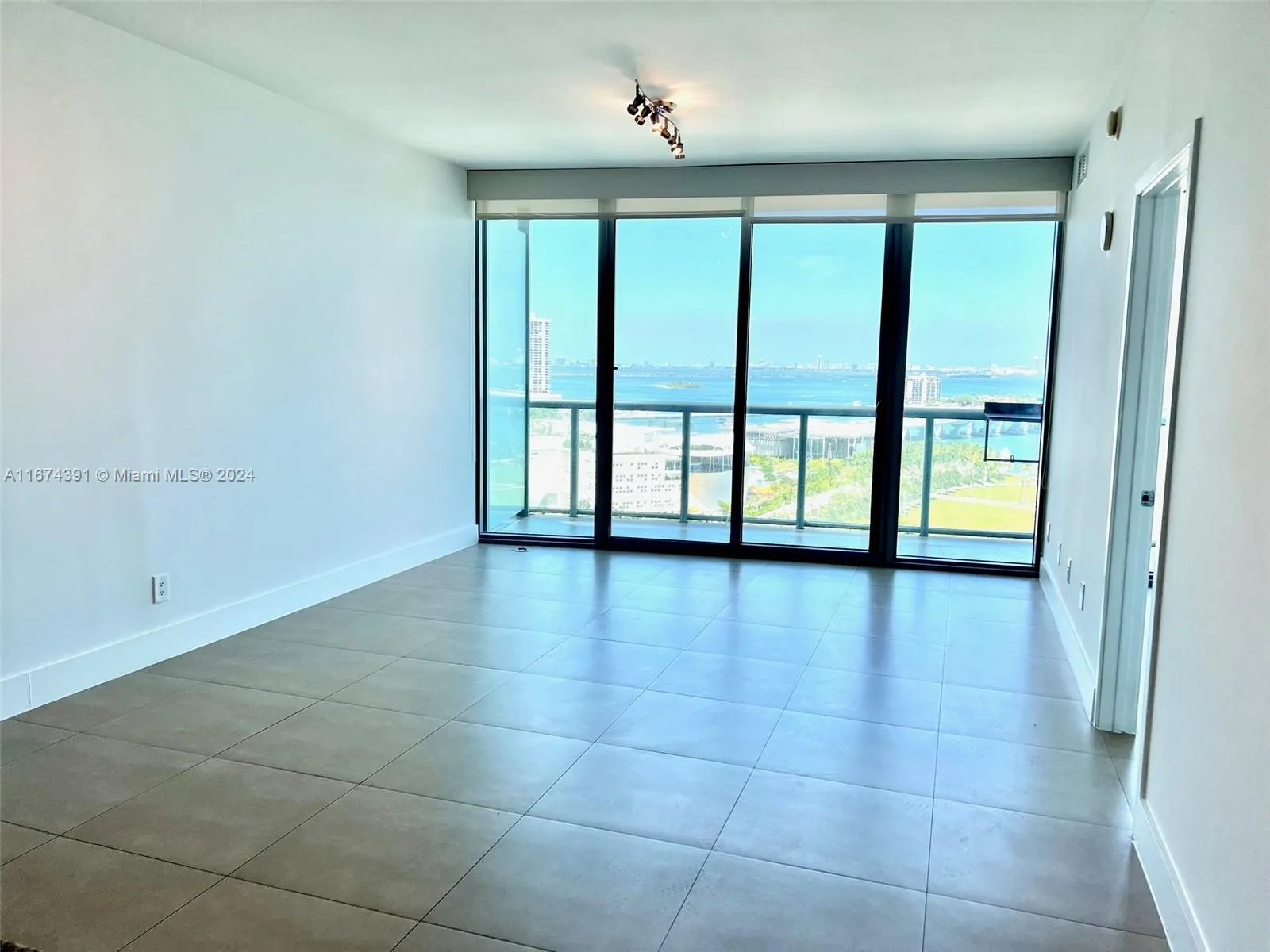 888 Biscayne Blvd 1811, Miami, Florida 33132, Miami, Florida 33132, 1 Bedroom Bedrooms, ,1 BathroomBathrooms,Residential,For Sale,888 Biscayne Blvd 1811, Miami, Florida 33132,A11674391