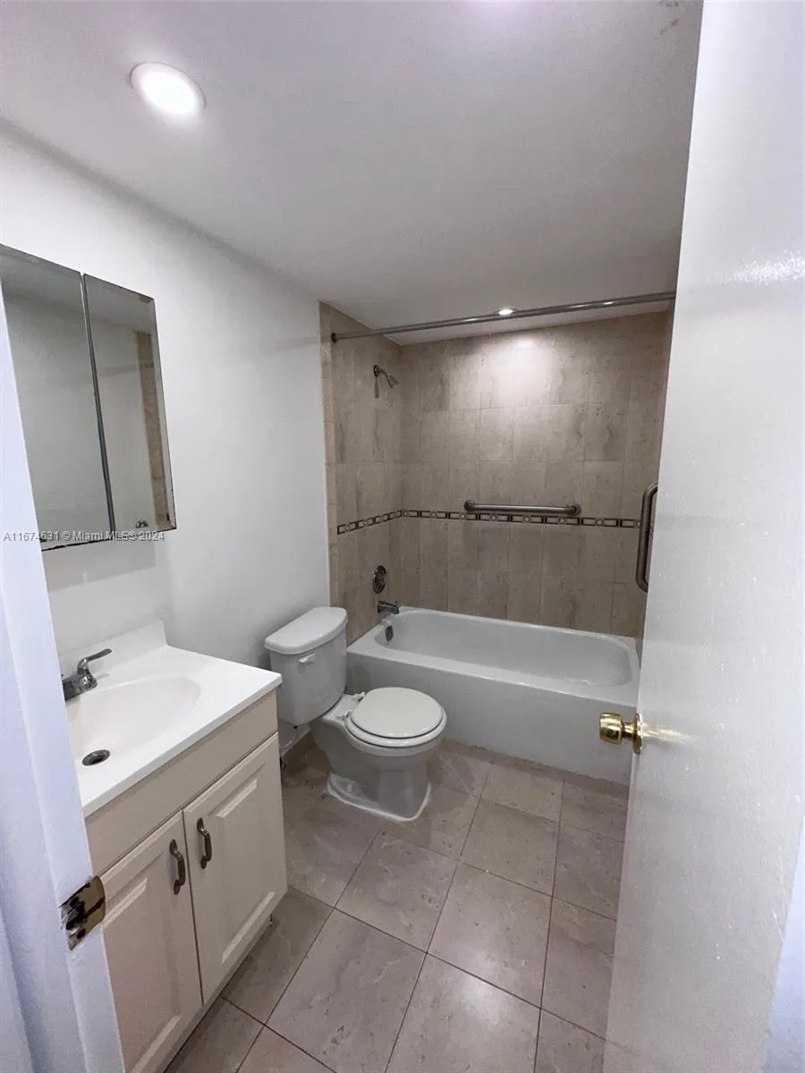 9355 Fontainebleau Blvd C223, Miami, Florida 33172, Miami, Florida 33172, 3 Bedrooms Bedrooms, ,3 BathroomsBathrooms,Residential Lease,For Rent,9355 Fontainebleau Blvd C223, Miami, Florida 33172,A11674631