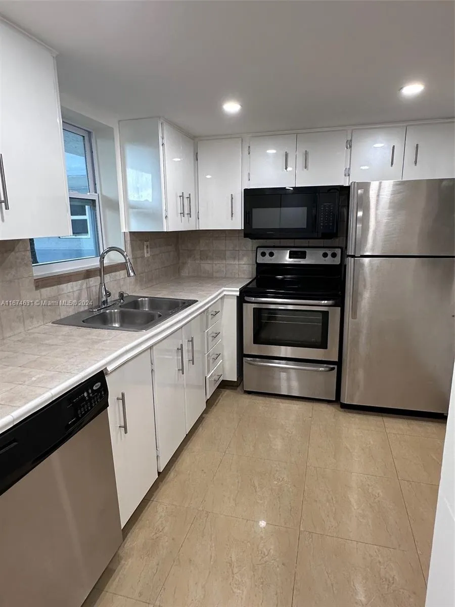 9355 Fontainebleau Blvd C223, Miami, Florida 33172, Miami, Florida 33172, 3 Bedrooms Bedrooms, ,3 BathroomsBathrooms,Residential Lease,For Rent,9355 Fontainebleau Blvd C223, Miami, Florida 33172,A11674631