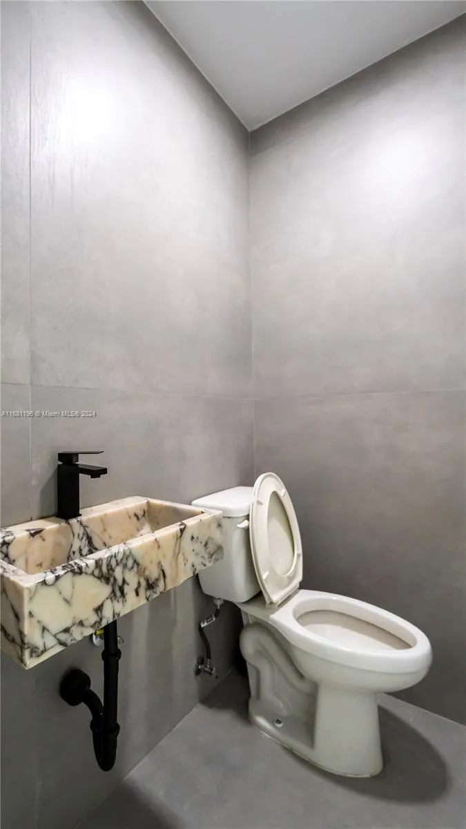 17 S Federal Hwy, Dania Beach, Florida 33004, Dania Beach, Florida 33004, ,Commercial Lease,For Rent,17 S Federal Hwy, Dania Beach, Florida 33004,A11681196