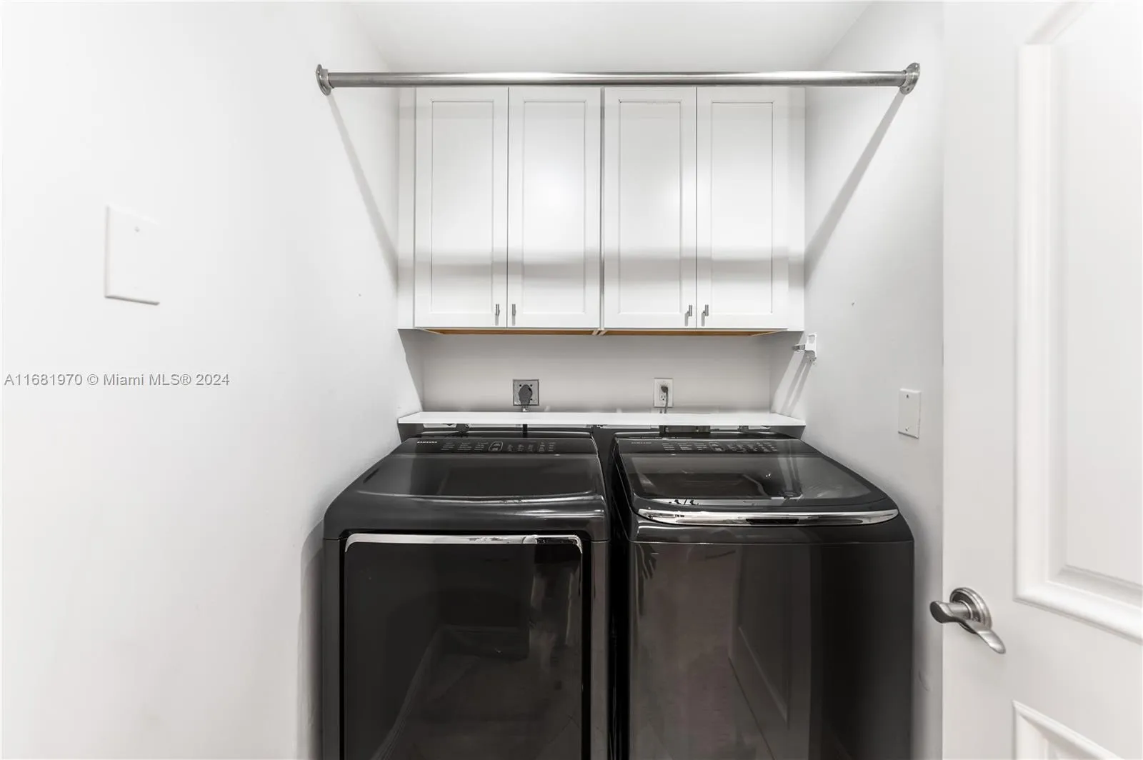 5990 Paradise Point Dr 5990, Palmetto Bay, Florida, Palmetto Bay, Florida 33157, 4 Bedrooms Bedrooms, ,3 BathroomsBathrooms,Residential,For Sale,5990 Paradise Point Dr 5990, Palmetto Bay, Florida,A11681970