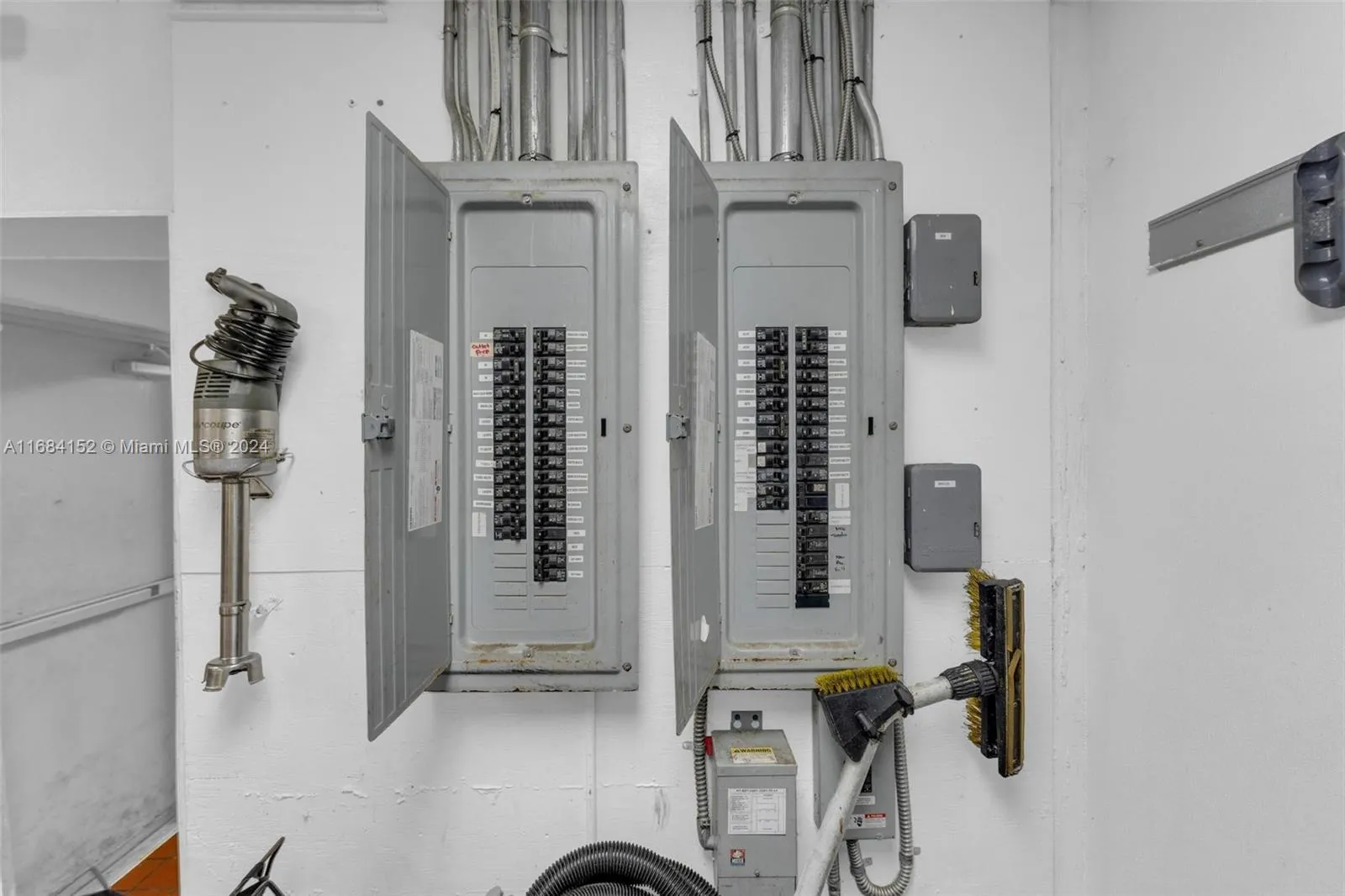 4950 W 12th Ave, Hialeah, Florida 33012, Hialeah, Florida 33012, ,Commercial Sale,For Sale,4950 W 12th Ave, Hialeah, Florida 33012,A11684152