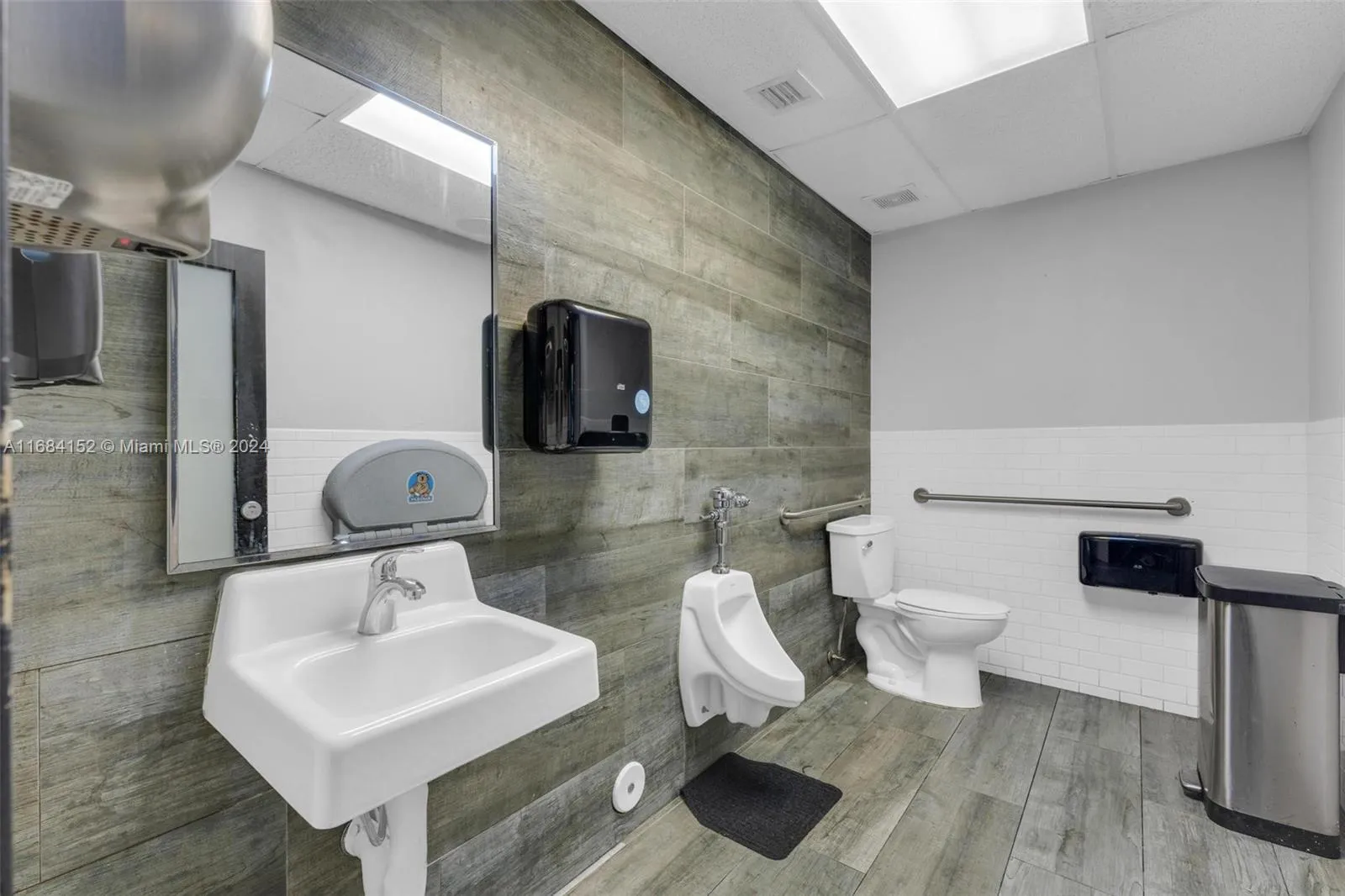 4950 W 12th Ave, Hialeah, Florida 33012, Hialeah, Florida 33012, ,Commercial Sale,For Sale,4950 W 12th Ave, Hialeah, Florida 33012,A11684152