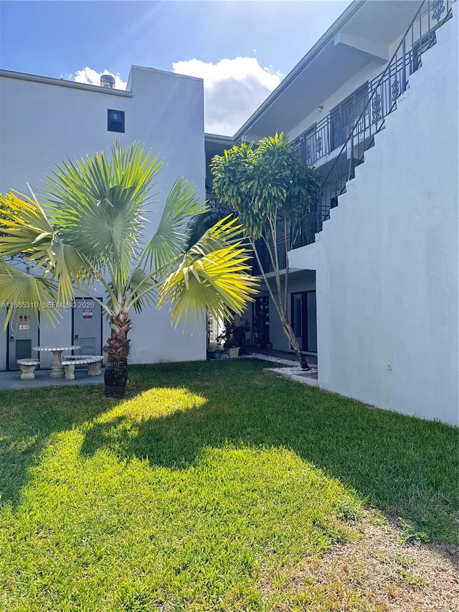 5991 Sw 76th St C2, South Miami, Florida 33143, South Miami, Florida 33143, 1 Bedroom Bedrooms, ,1 BathroomBathrooms,Residential Lease,For Rent,5991 Sw 76th St C2, South Miami, Florida 33143,A11685319