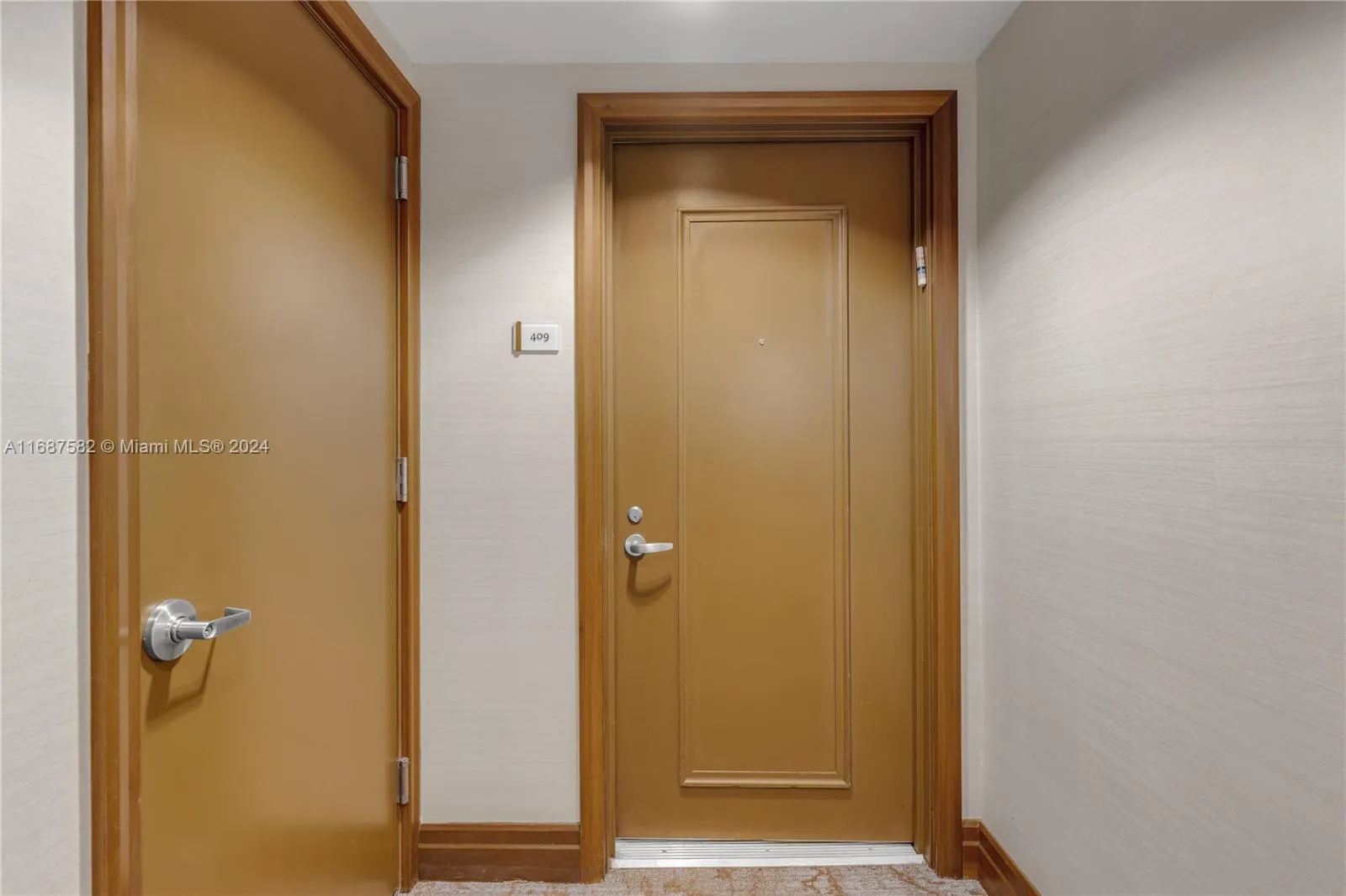 1060 Brickell Ave 409, Miami, Florida 33131, Miami, Florida 33131, 1 Bedroom Bedrooms, ,1 BathroomBathrooms,Residential,For Sale,1060 Brickell Ave 409, Miami, Florida 33131,A11687582