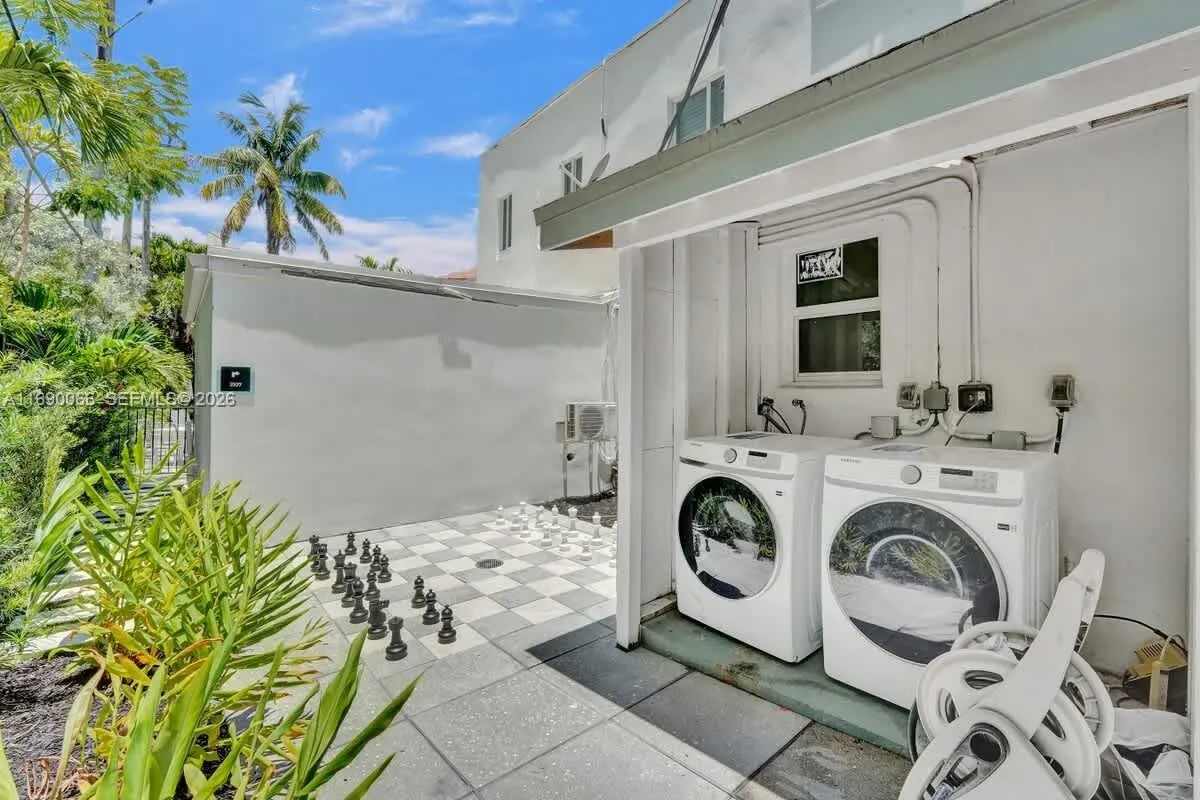 3020 + 3024 Seville St, Fort Lauderdale, Florida 3, Fort Lauderdale, Florida 33304, ,Commercial Sale,For Sale,3020 + 3024 Seville St, Fort Lauderdale, Florida 3,A11690066