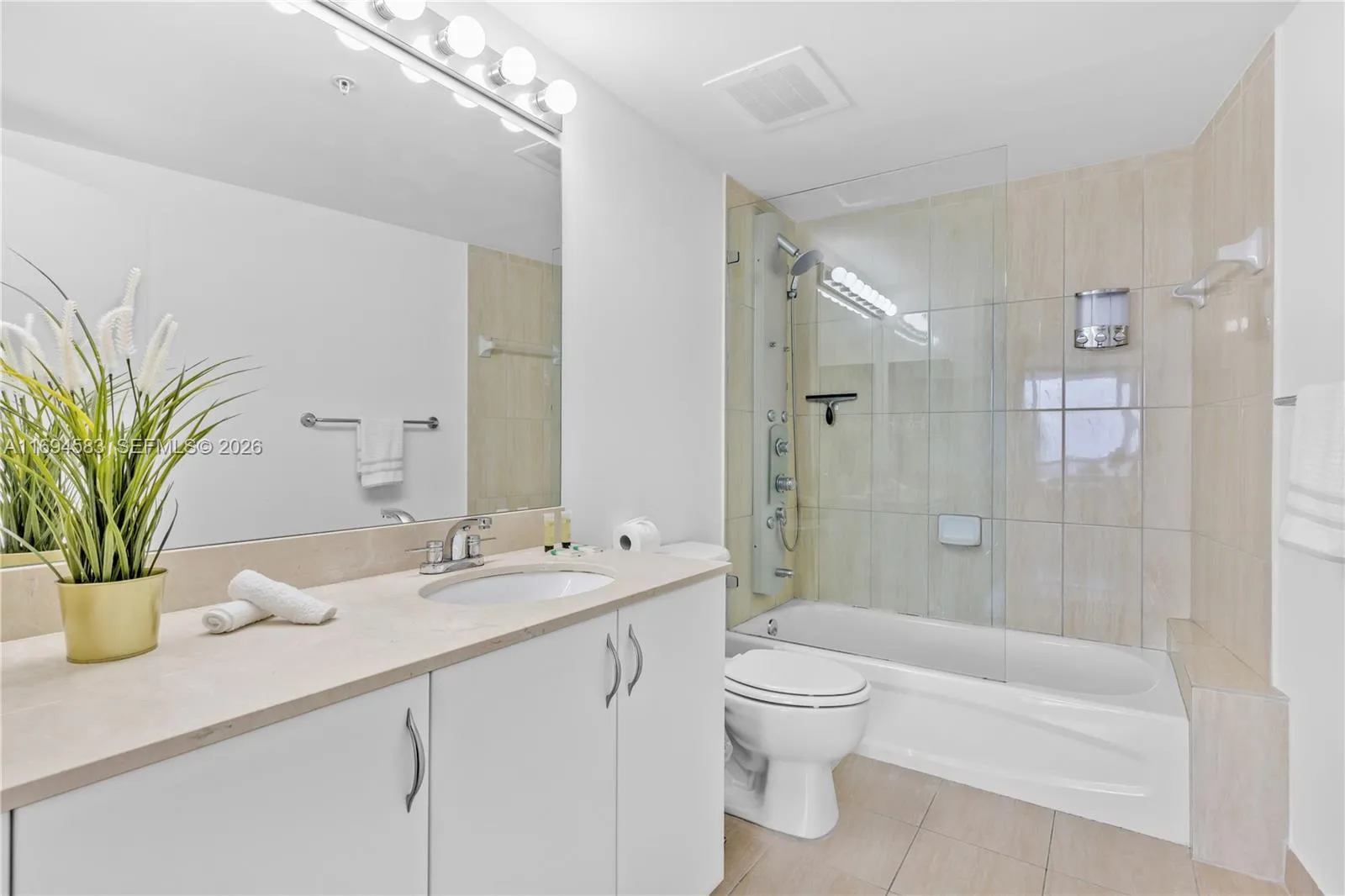 1750 N Bayshore Dr 5014, Miami, Florida 33132, Miami, Florida 33132, 2 Bedrooms Bedrooms, ,2 BathroomsBathrooms,Residential Lease,For Rent,1750 N Bayshore Dr 5014, Miami, Florida 33132,A11694583