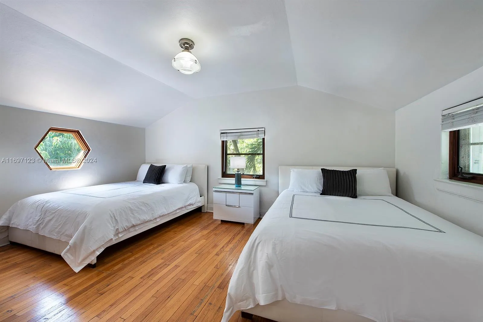 4745 Pine Tree Dr, Miami Beach, Florida 33140, Miami Beach, Florida 33140, 12 Bedrooms Bedrooms, ,9 BathroomsBathrooms,Residential Lease,For Rent,4745 Pine Tree Dr, Miami Beach, Florida 33140,A11697123