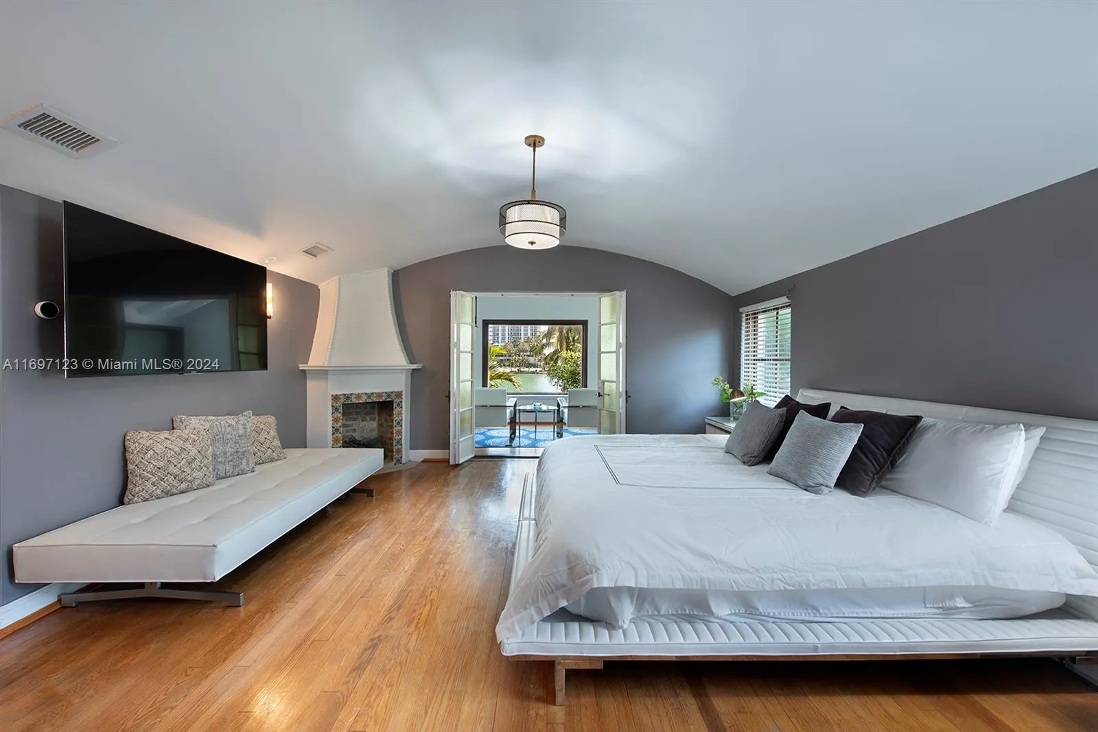 4745 Pine Tree Dr, Miami Beach, Florida 33140, Miami Beach, Florida 33140, 12 Bedrooms Bedrooms, ,9 BathroomsBathrooms,Residential Lease,For Rent,4745 Pine Tree Dr, Miami Beach, Florida 33140,A11697123