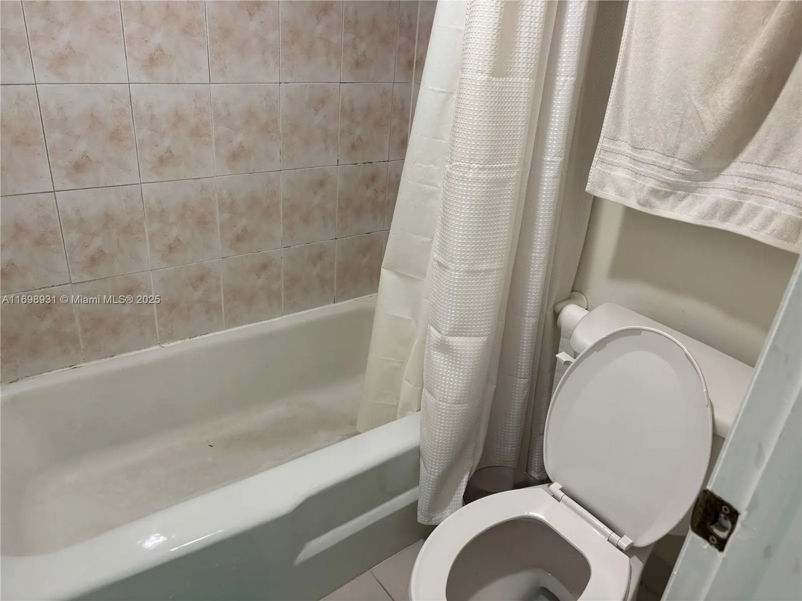 10806 N Kendall Dr P-26, Miami, Florida 33176, Miami, Florida 33176, 2 Bedrooms Bedrooms, ,1 BathroomBathrooms,Residential,For Sale,10806 N Kendall Dr P-26, Miami, Florida 33176,A11698931