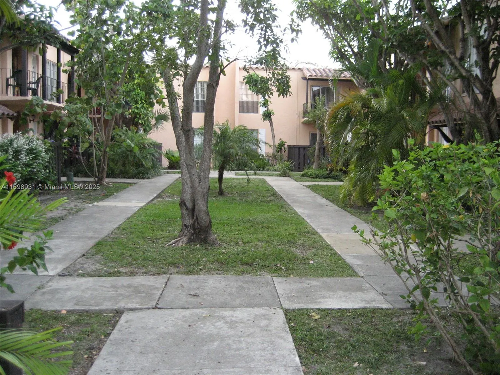 10806 N Kendall Dr P-26, Miami, Florida 33176, Miami, Florida 33176, 2 Bedrooms Bedrooms, ,1 BathroomBathrooms,Residential,For Sale,10806 N Kendall Dr P-26, Miami, Florida 33176,A11698931