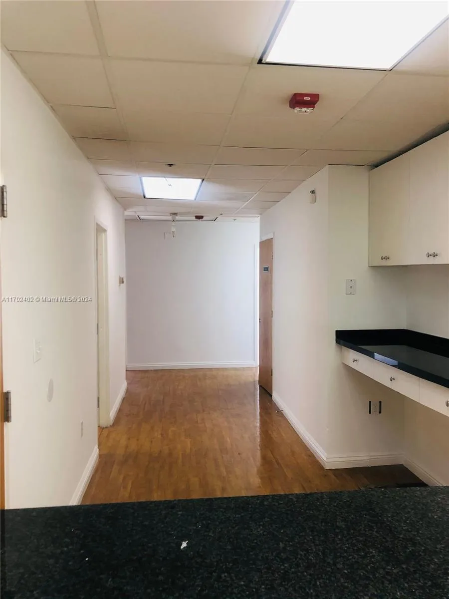 410 W 41st St 508, Miami Beach, Florida 33140, Miami Beach, Florida 33140, ,Commercial Lease,For Rent,410 W 41st St 508, Miami Beach, Florida 33140,A11702402