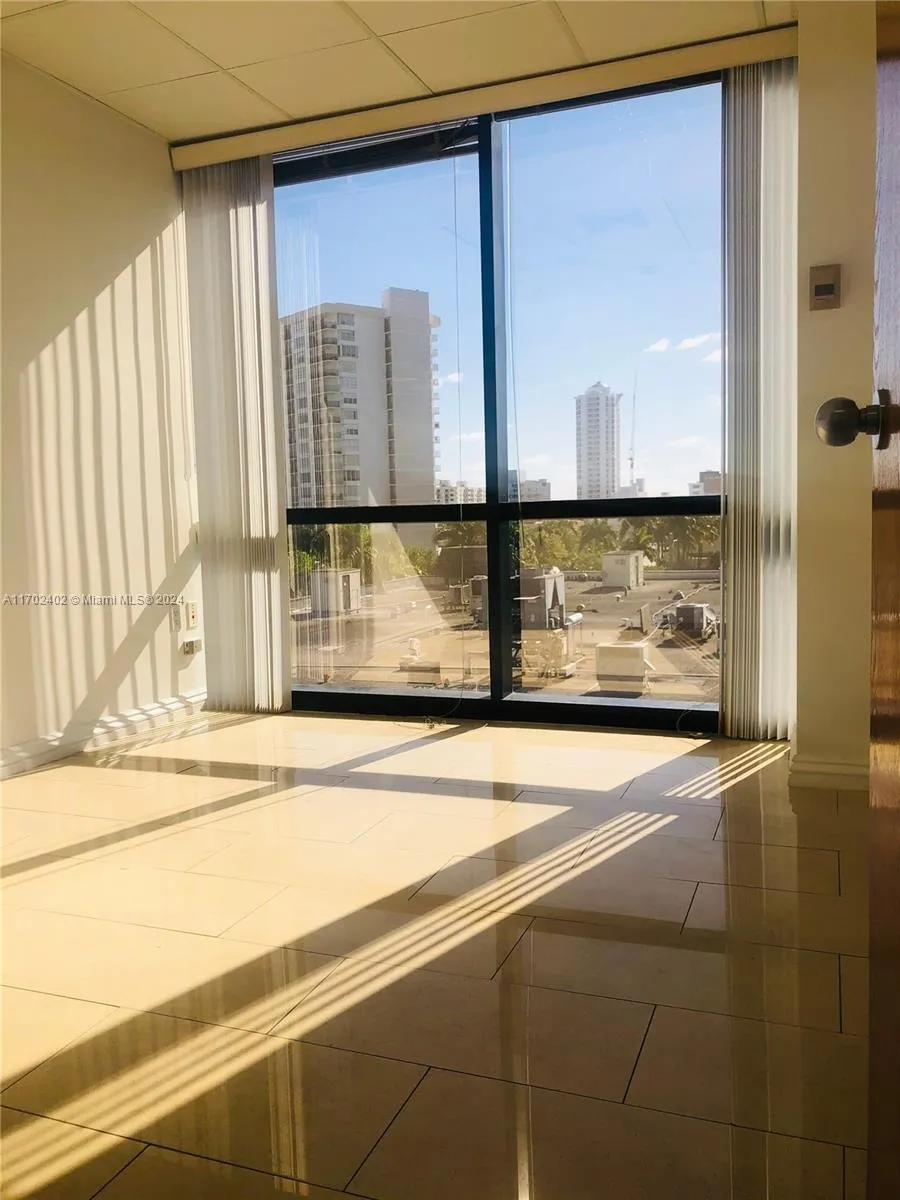 410 W 41st St 508, Miami Beach, Florida 33140, Miami Beach, Florida 33140, ,Commercial Lease,For Rent,410 W 41st St 508, Miami Beach, Florida 33140,A11702402