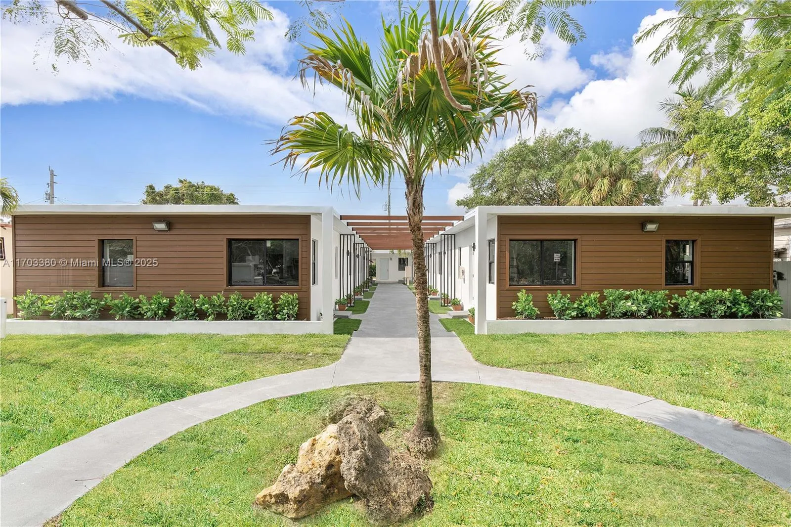 1946 Pierce St 10, Hollywood, Florida 33020, Hollywood, Florida 33020, 1 Bedroom Bedrooms, ,1 BathroomBathrooms,Residential Lease,For Rent,1946 Pierce St 10, Hollywood, Florida 33020,A11703380